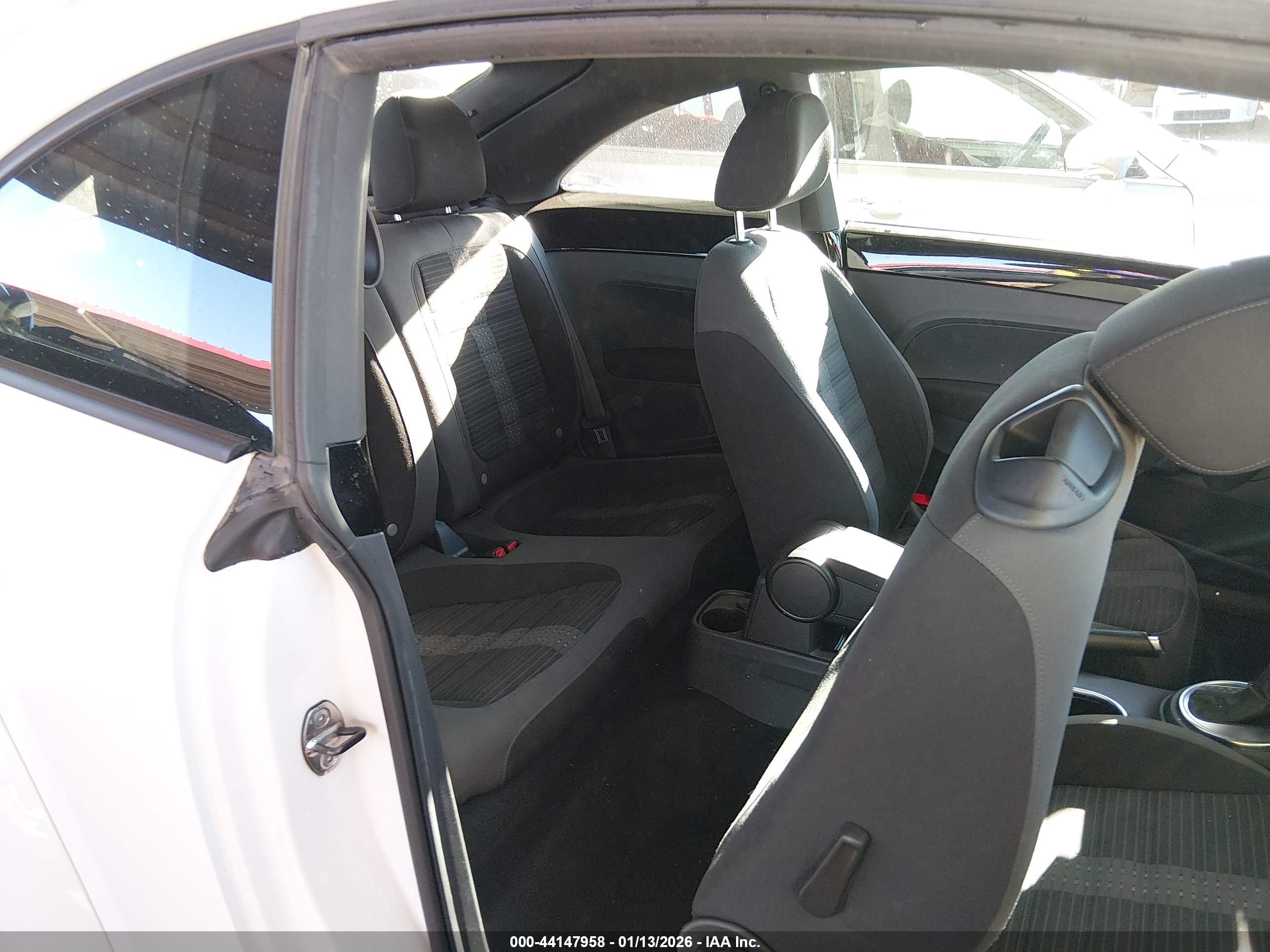 VOLKSWAGEN BEETLE image 8