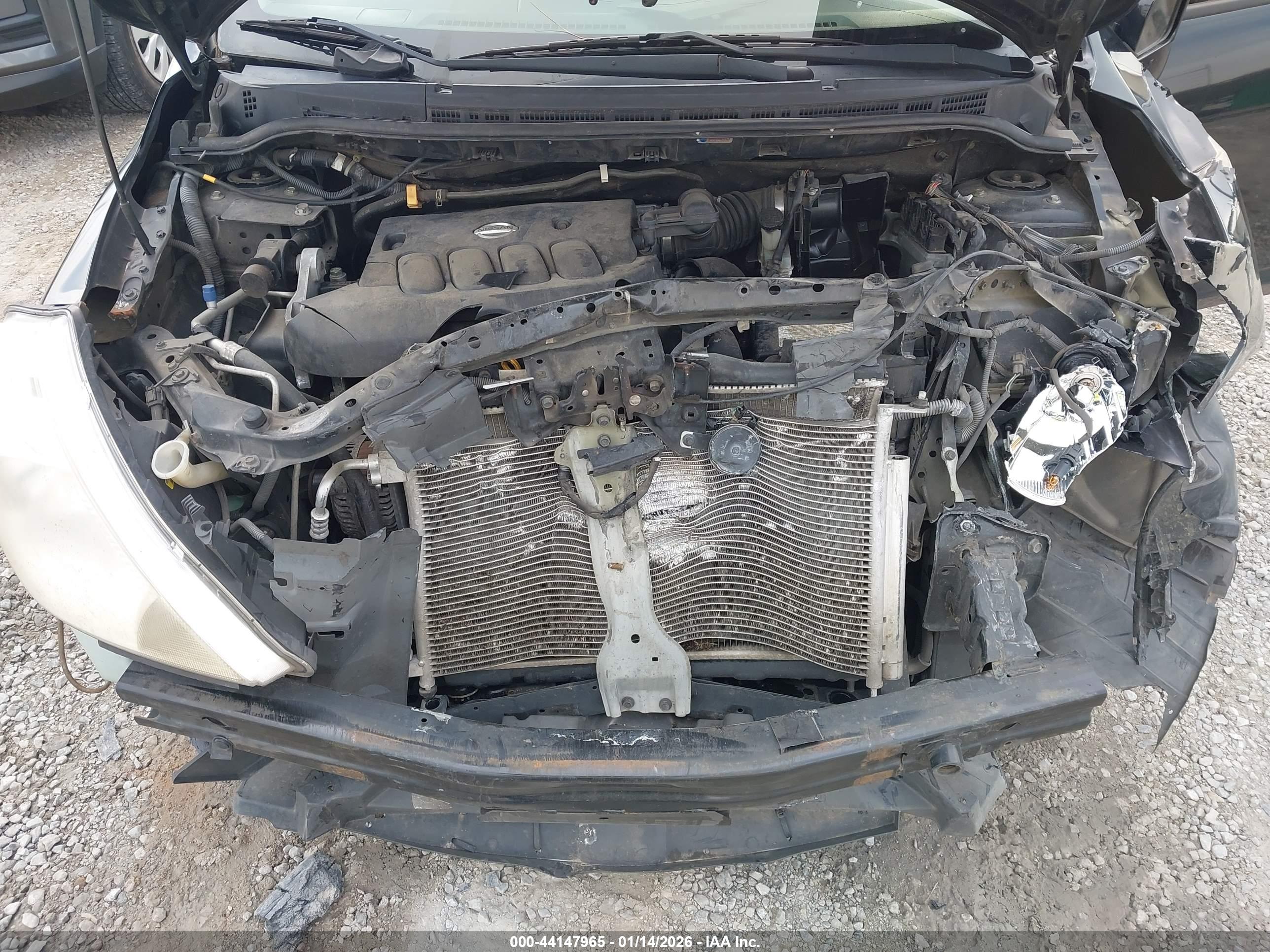 NISSAN VERSA image 10