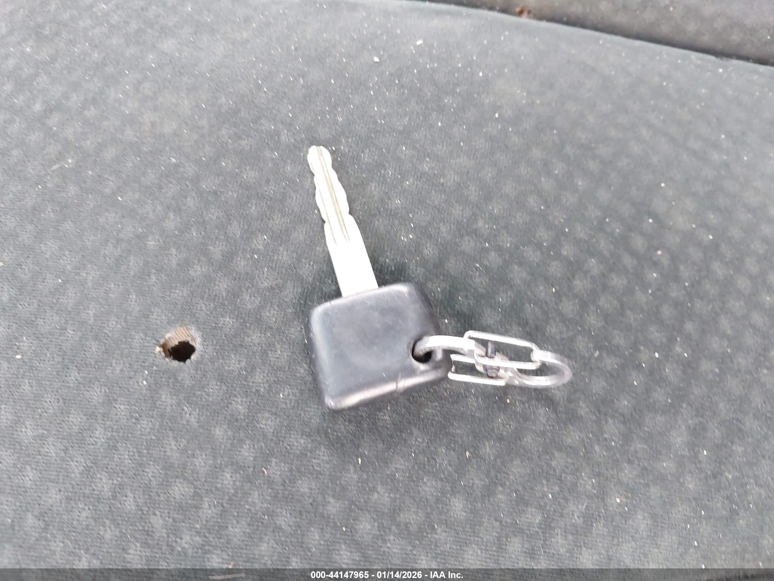 NISSAN VERSA image 11