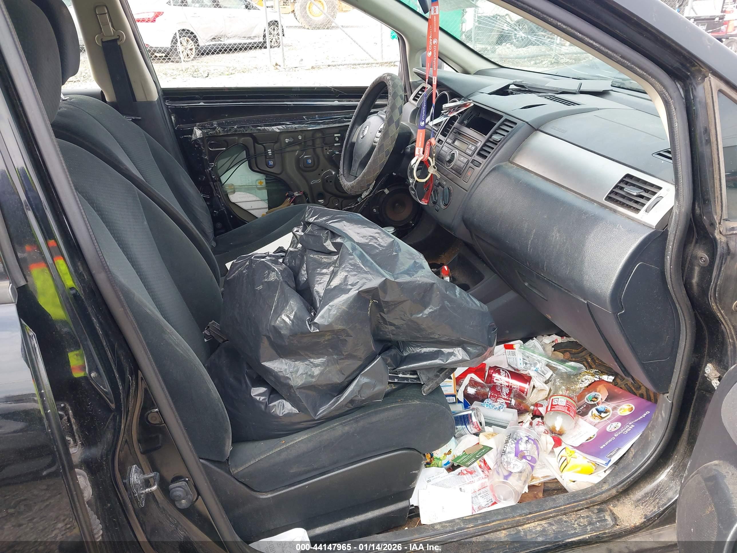 NISSAN VERSA image 5