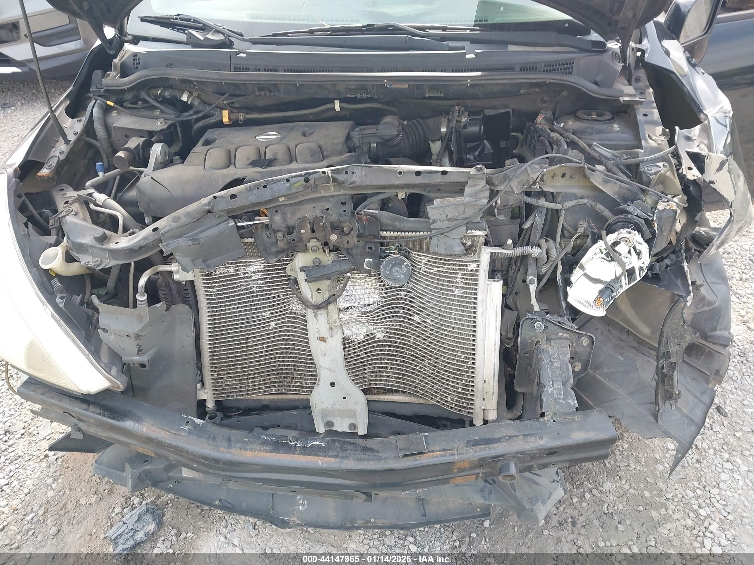 NISSAN VERSA image 6