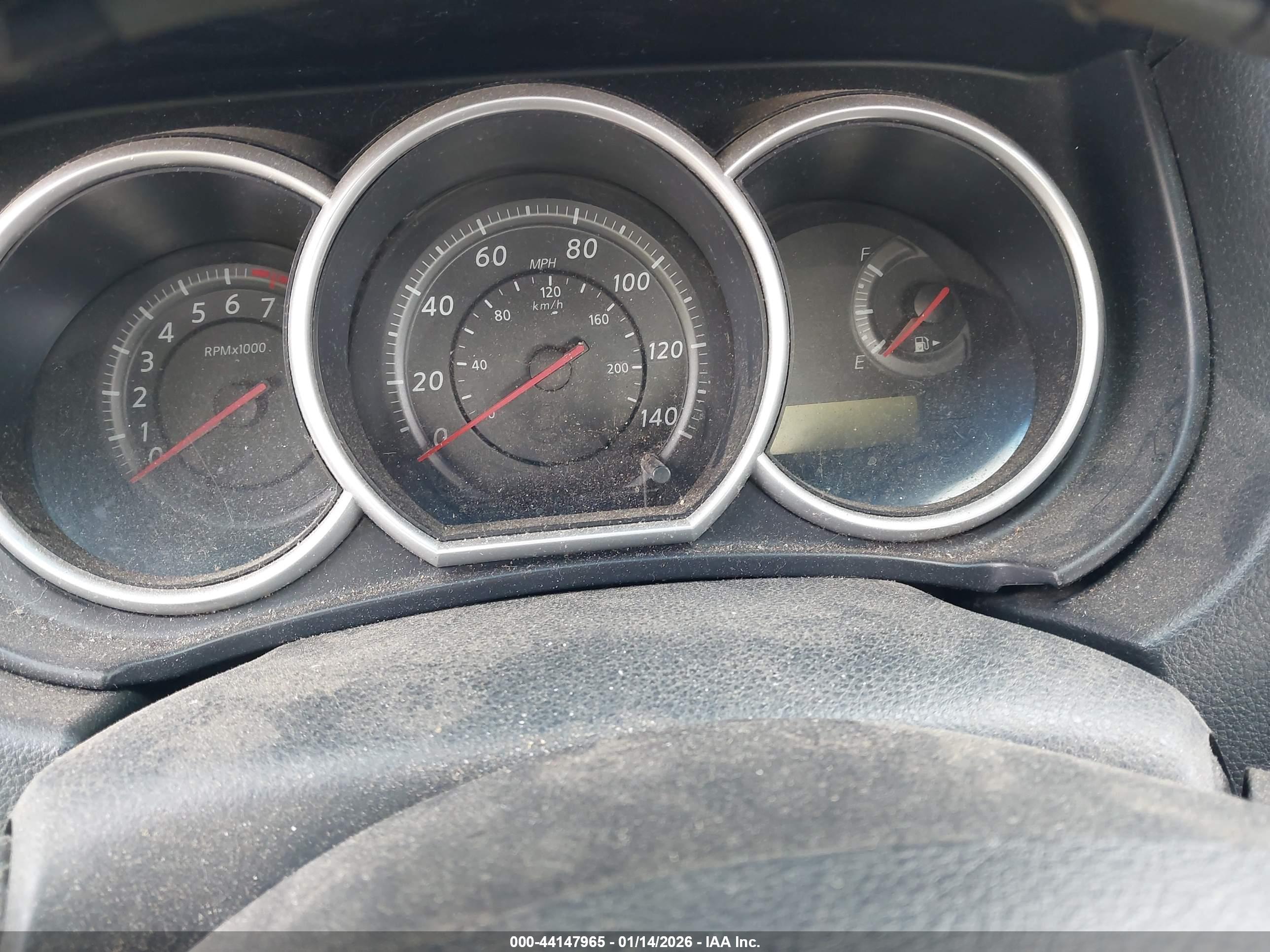 NISSAN VERSA image 7
