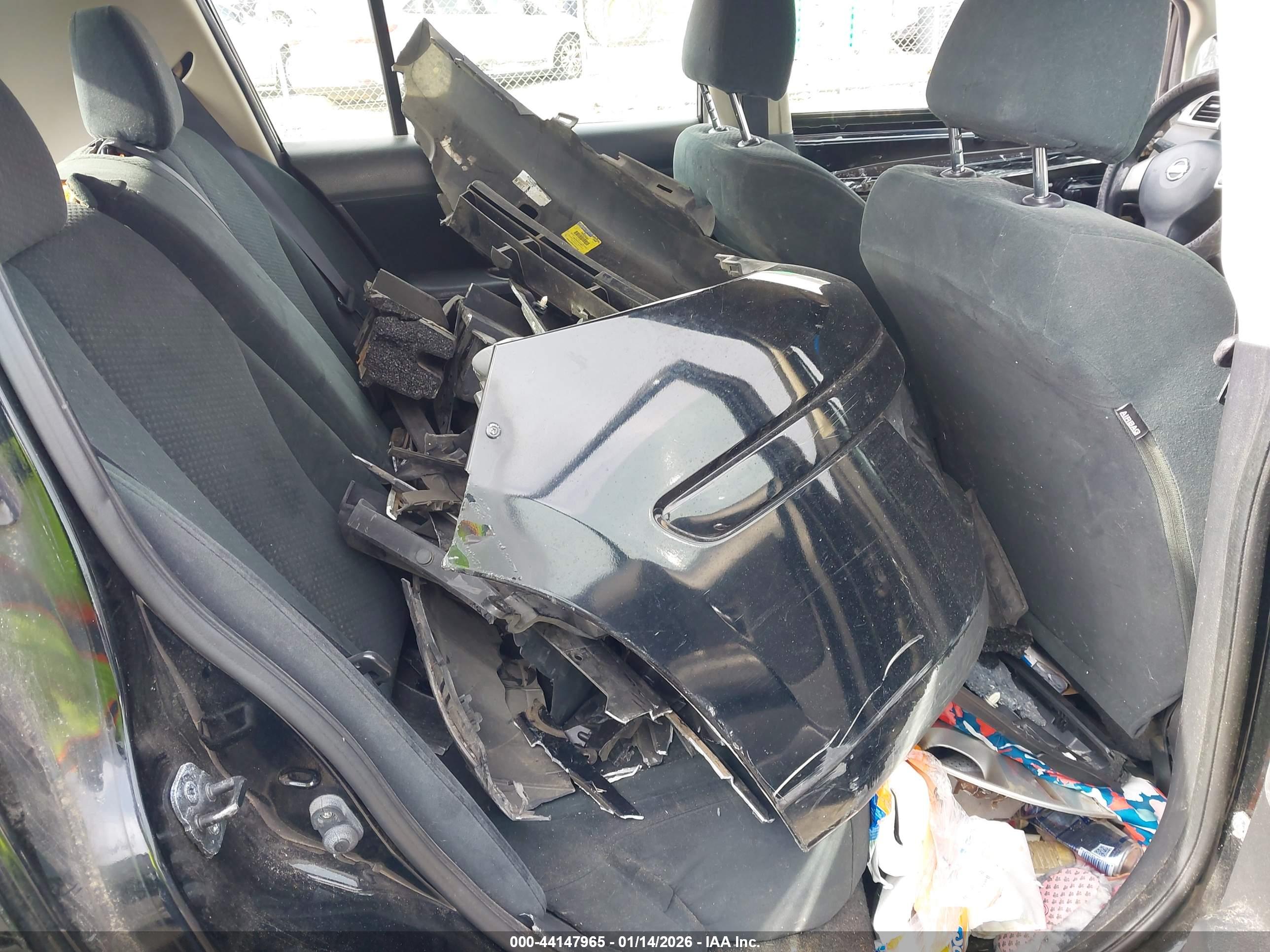 NISSAN VERSA image 8