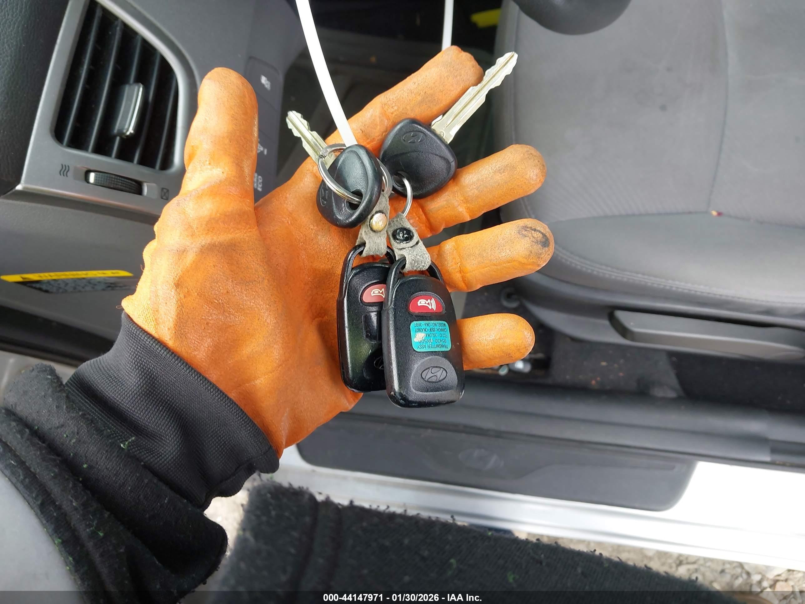 HYUNDAI ELANTRA image 11