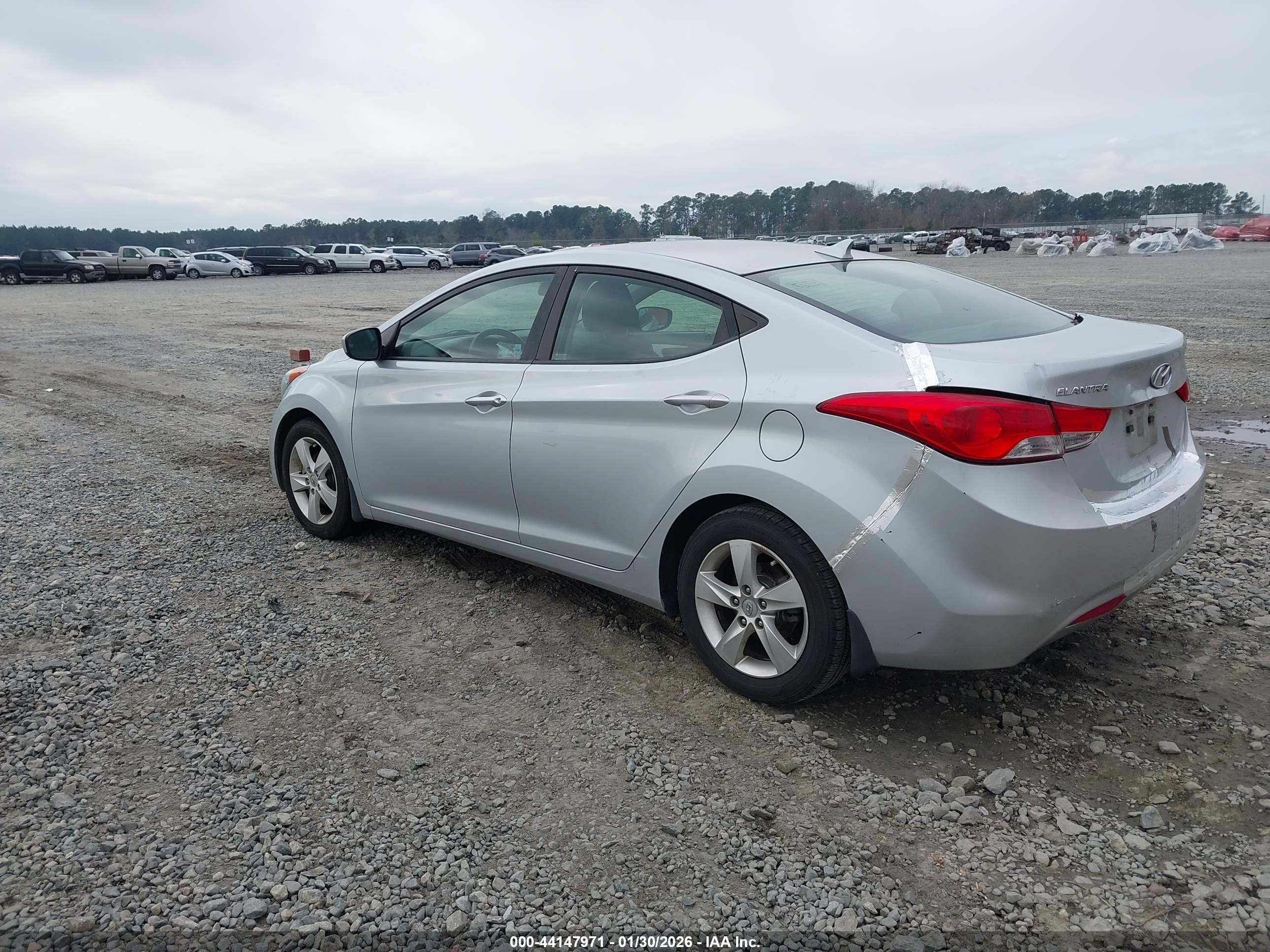 HYUNDAI ELANTRA image 3