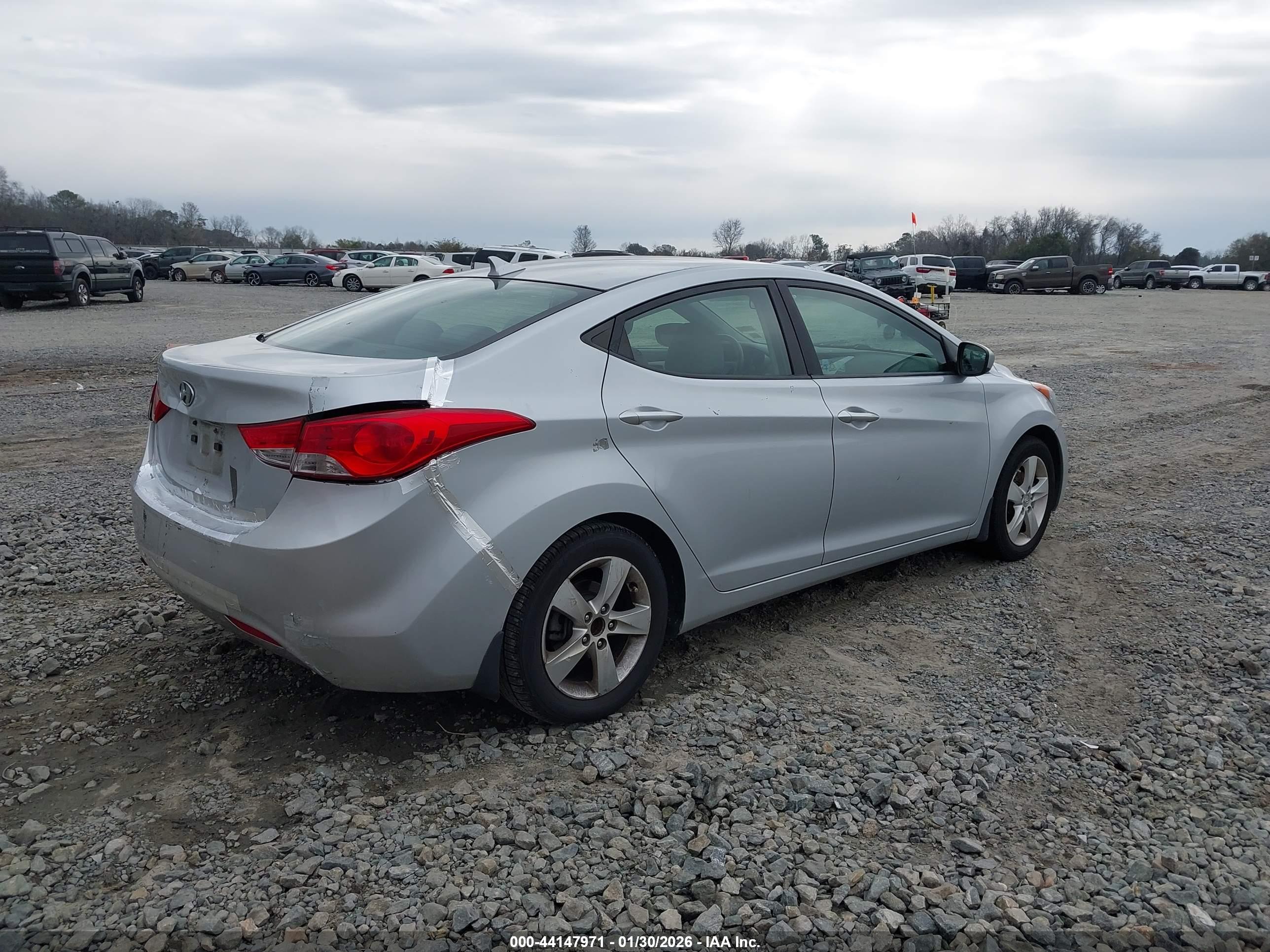 HYUNDAI ELANTRA image 4