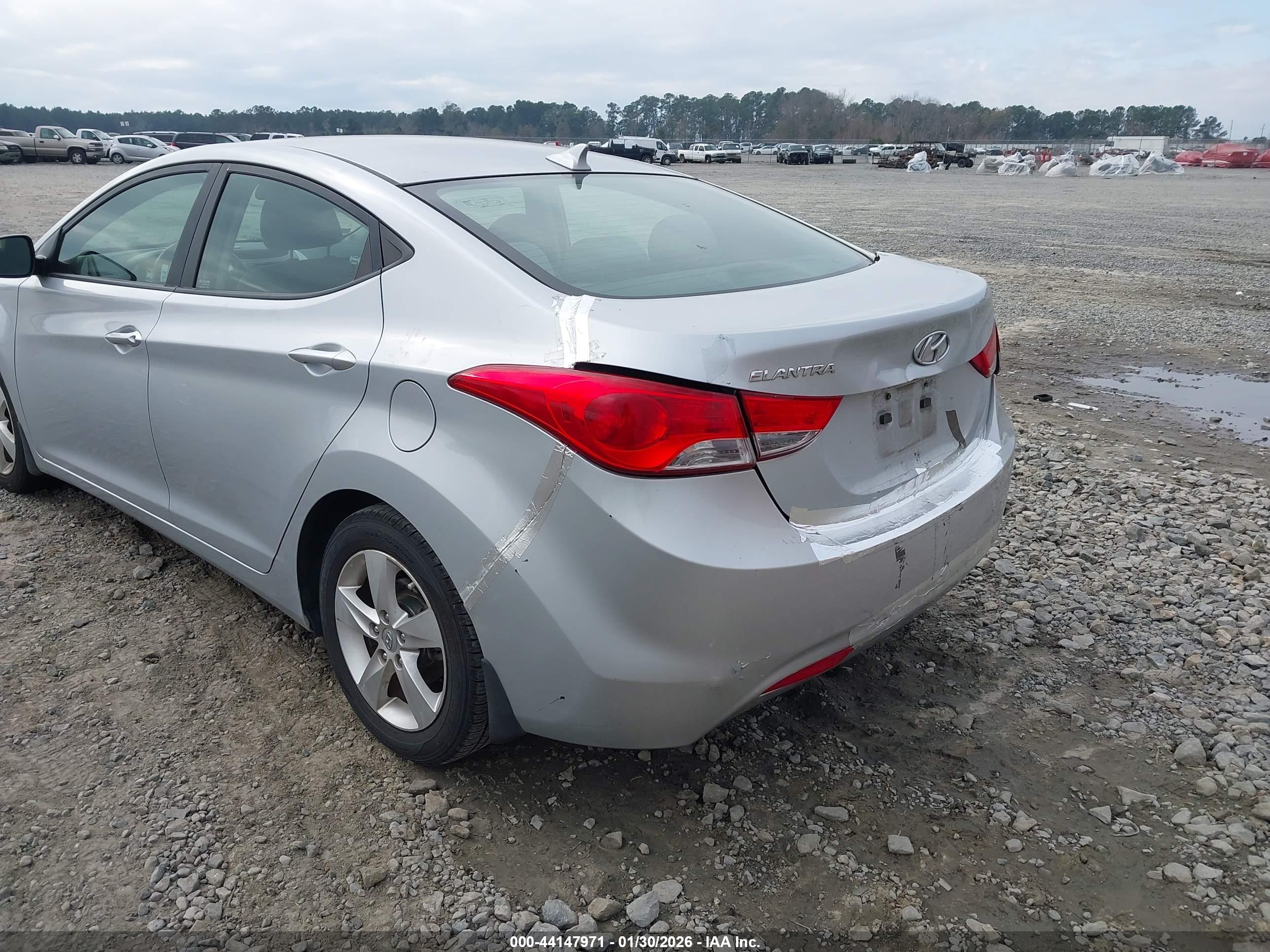 HYUNDAI ELANTRA image 6