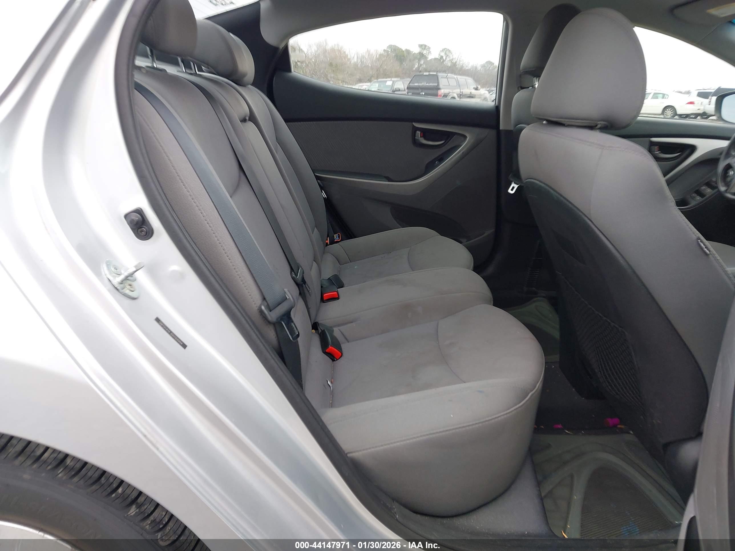 HYUNDAI ELANTRA image 8