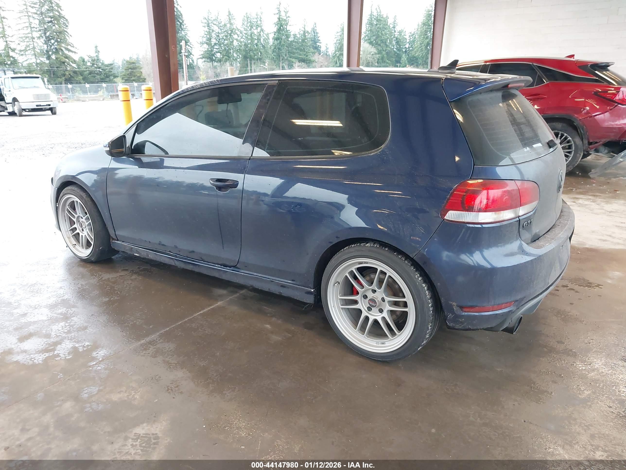VOLKSWAGEN GTI image 3