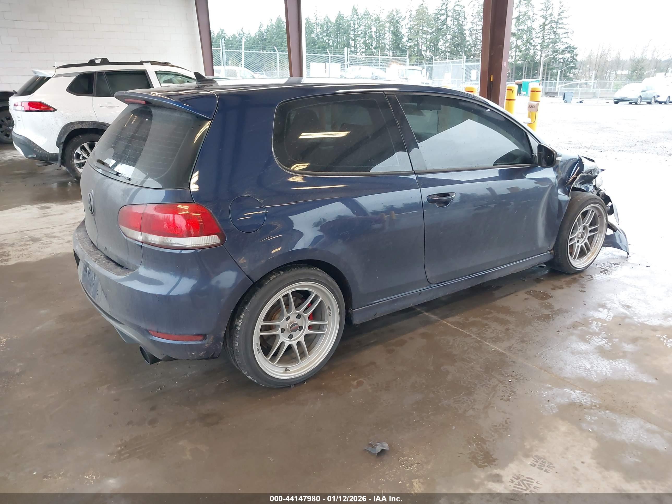 VOLKSWAGEN GTI image 4