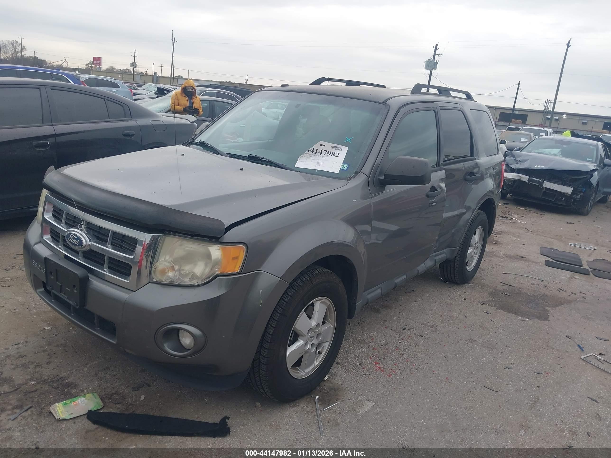 FORD ESCAPE image 2