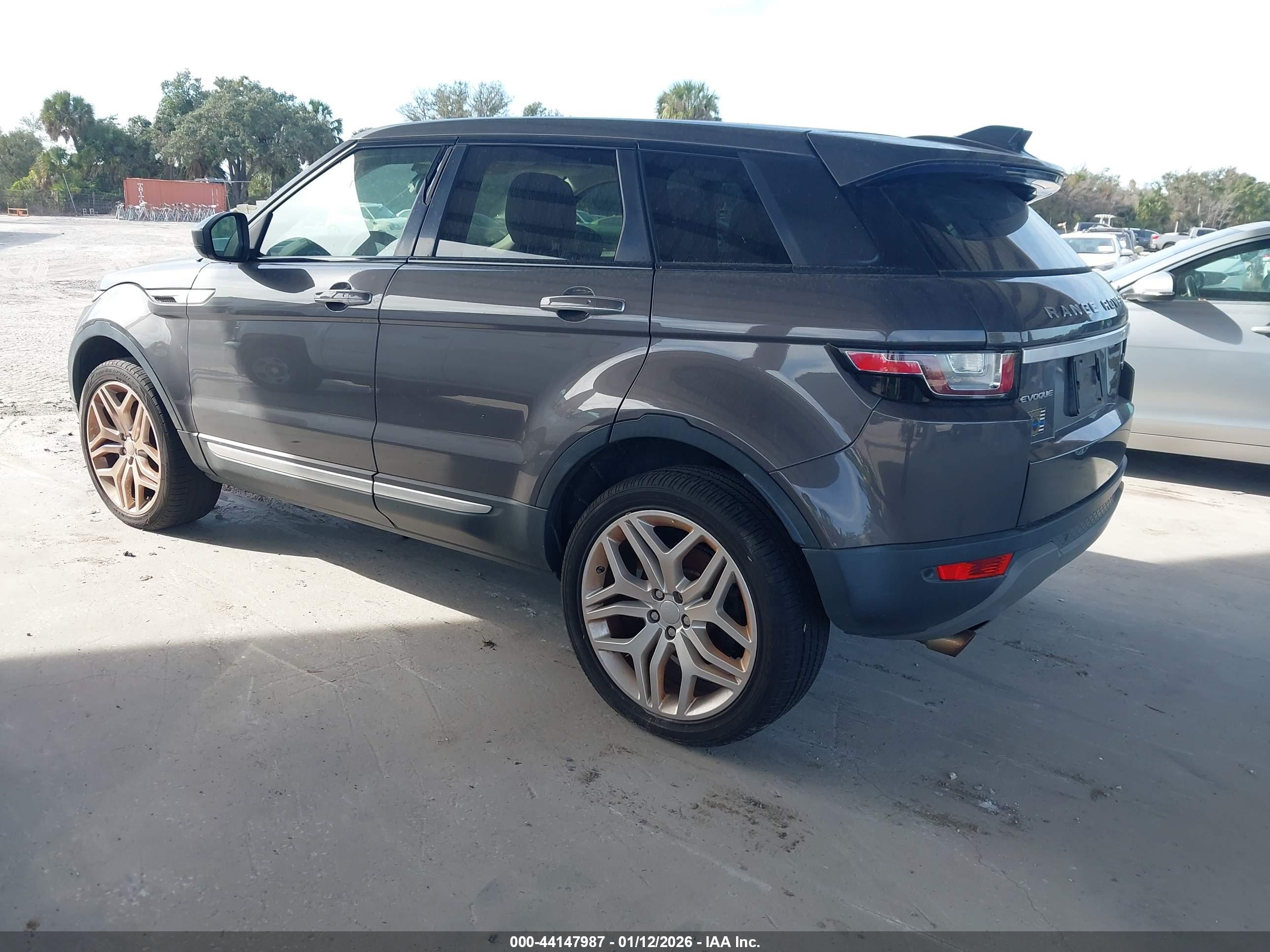 LAND ROVER image 3