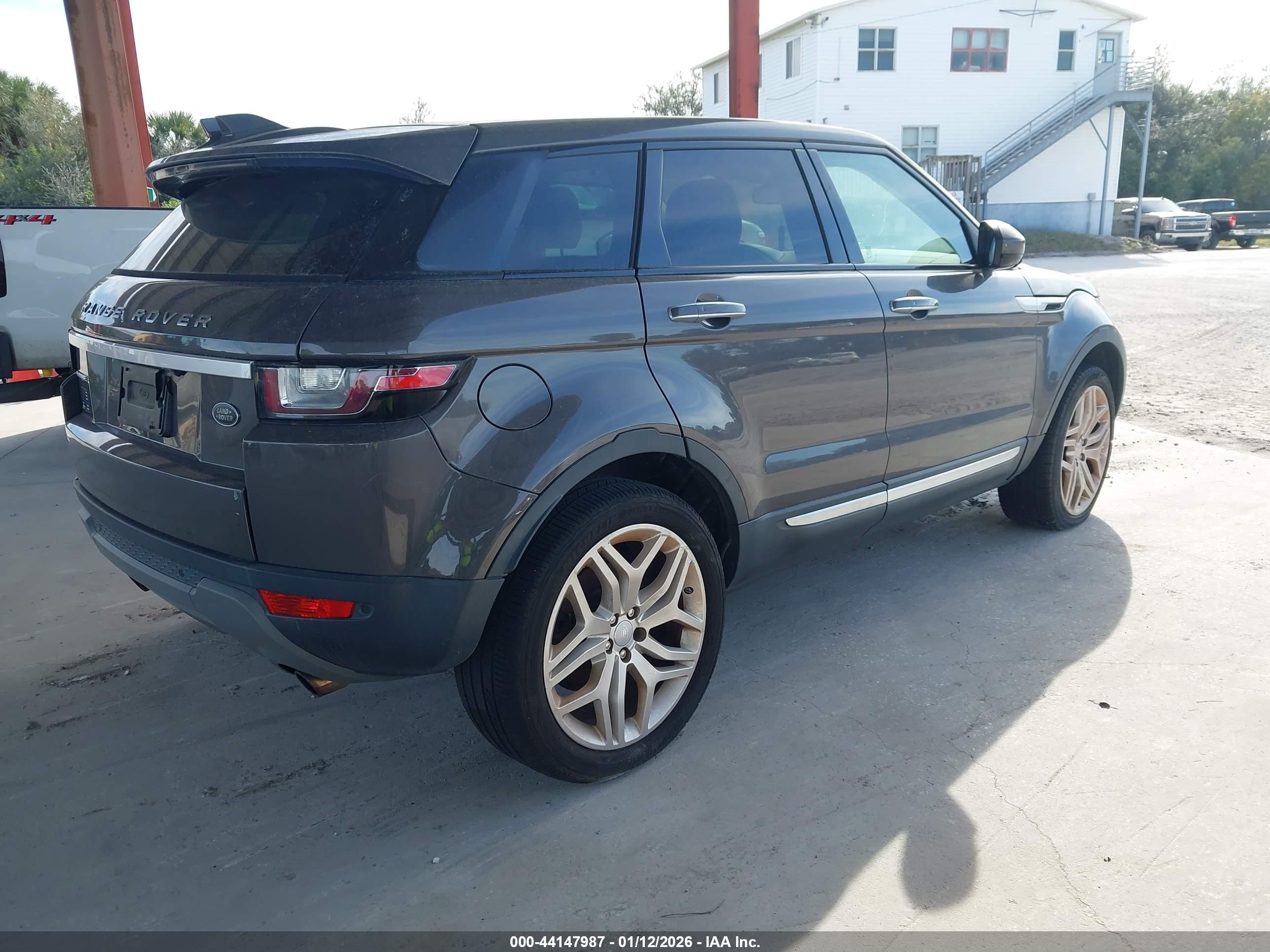 LAND ROVER image 4