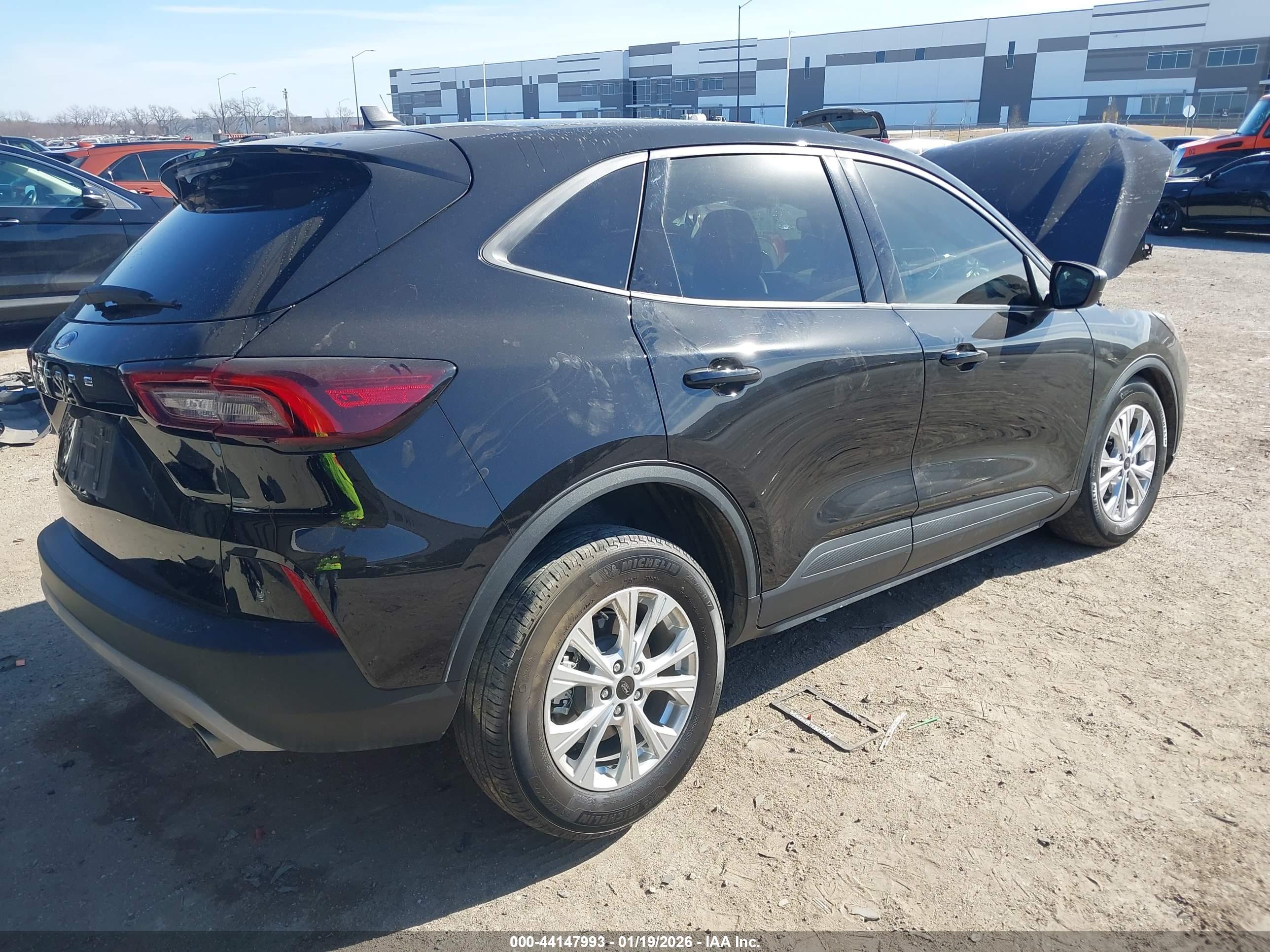 FORD ESCAPE image 4
