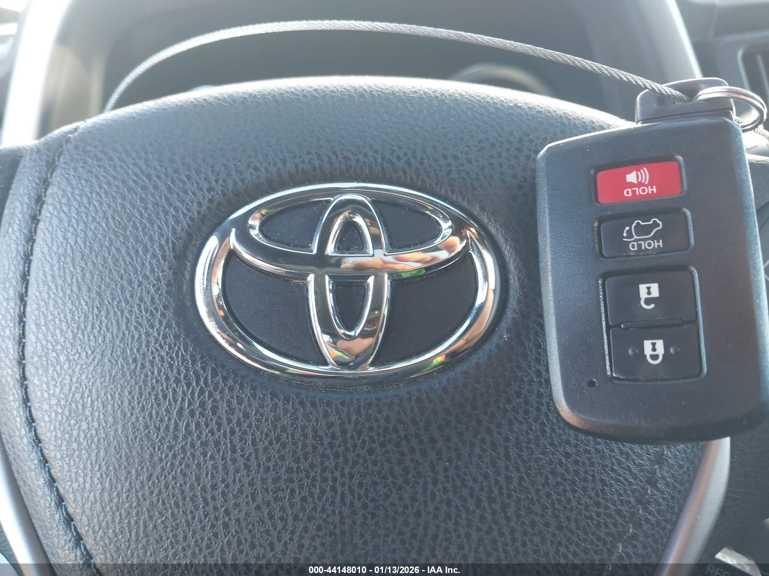 TOYOTA RAV4 image 11
