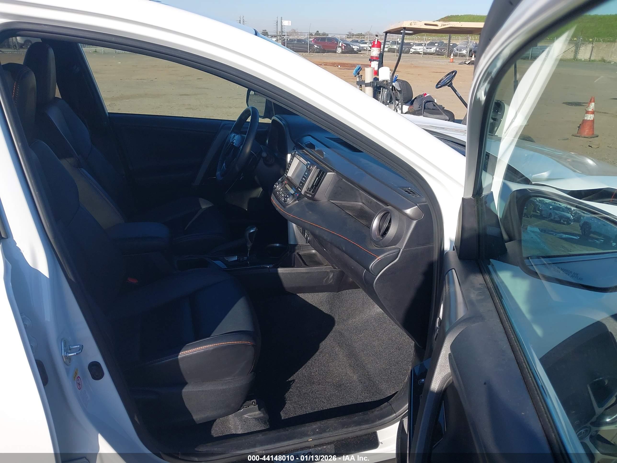 TOYOTA RAV4 image 5