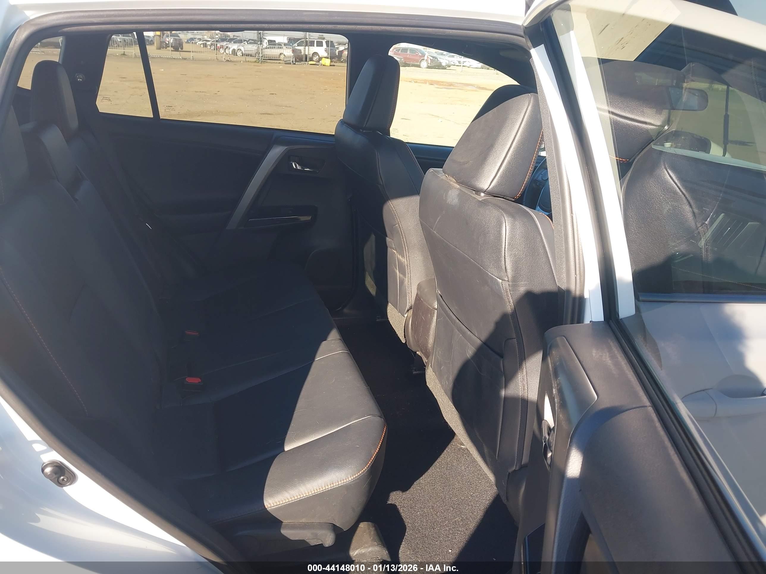 TOYOTA RAV4 image 8
