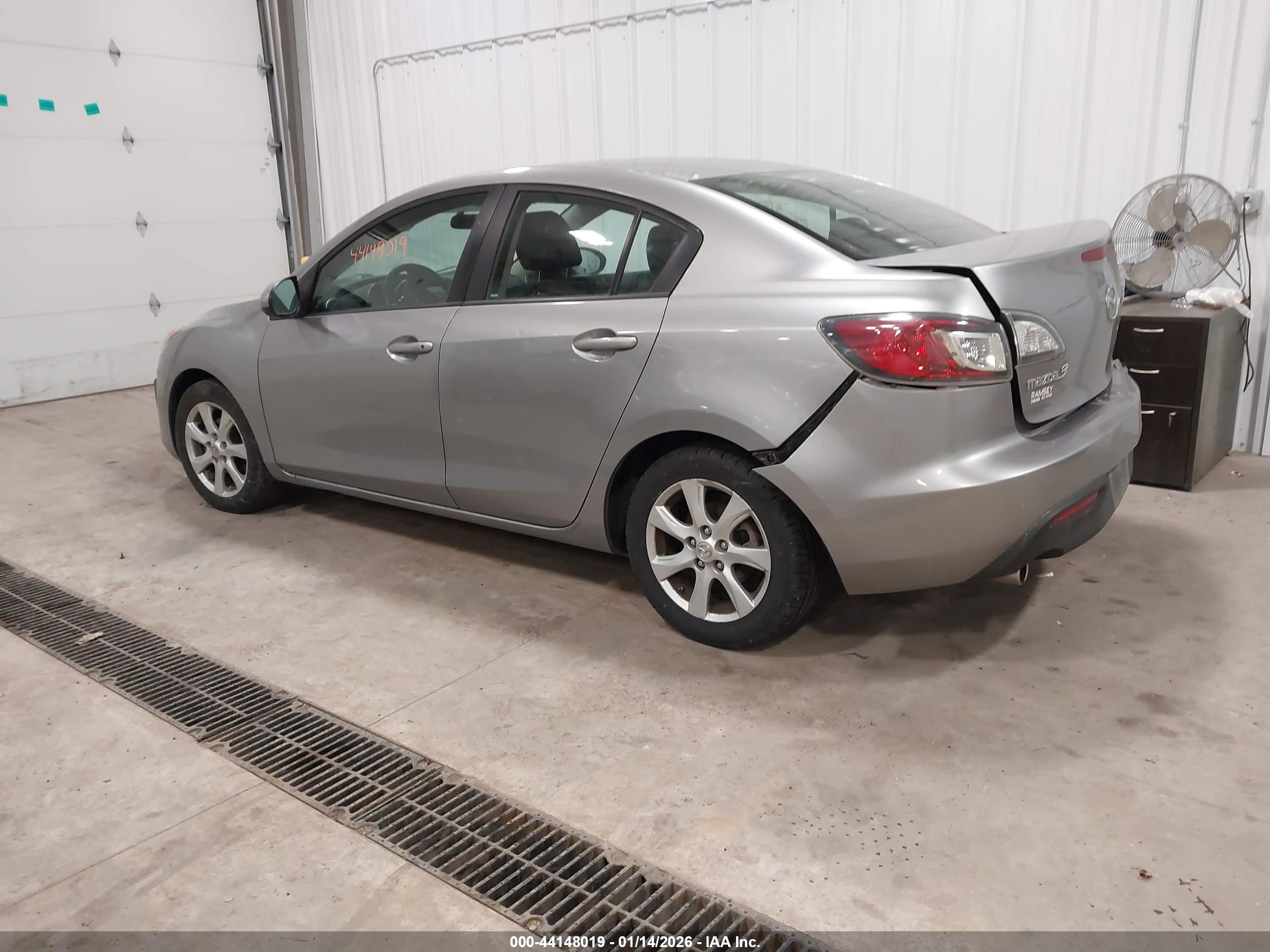 MAZDA MAZDA3 image 3