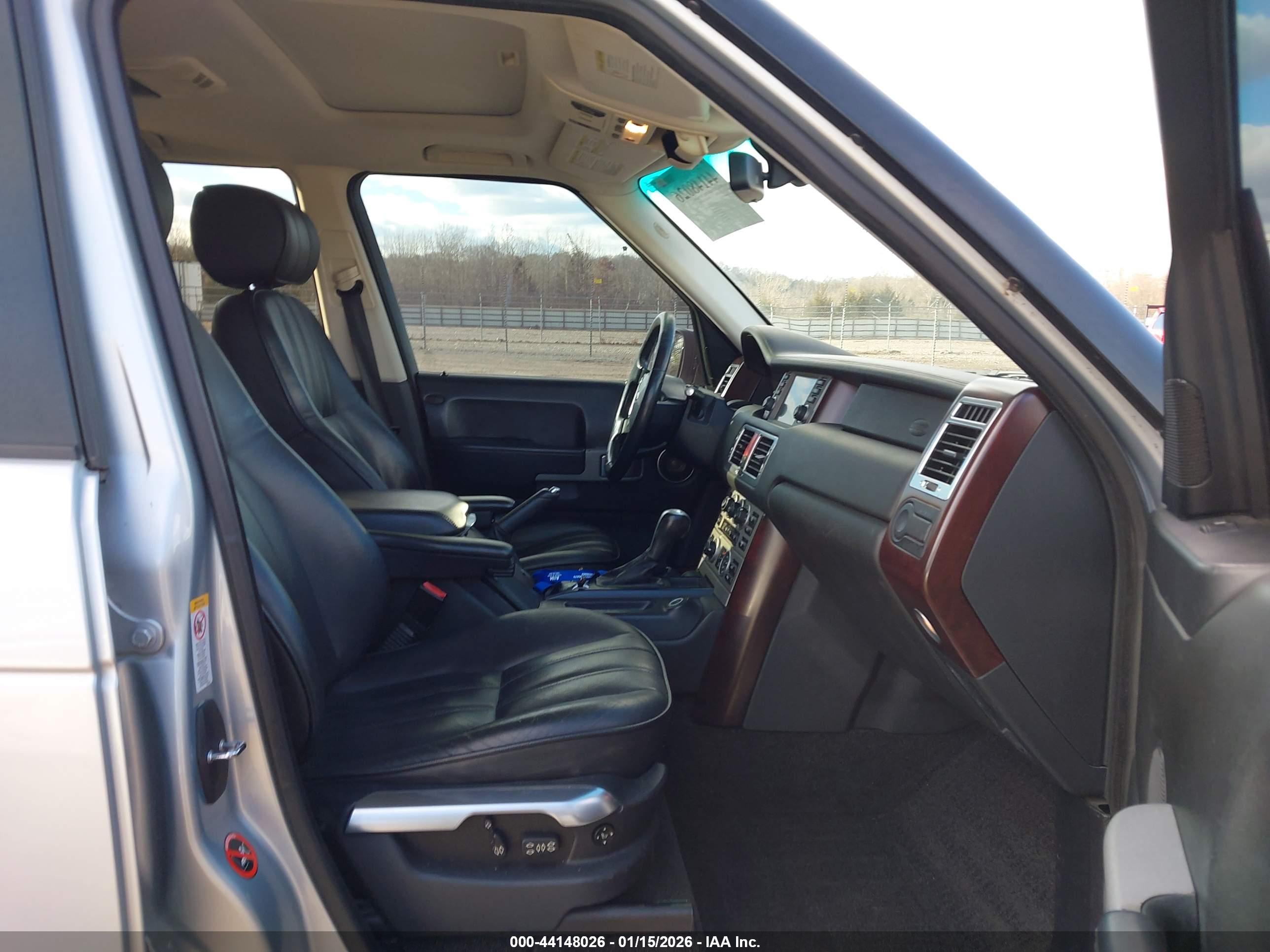 LAND ROVER image 5