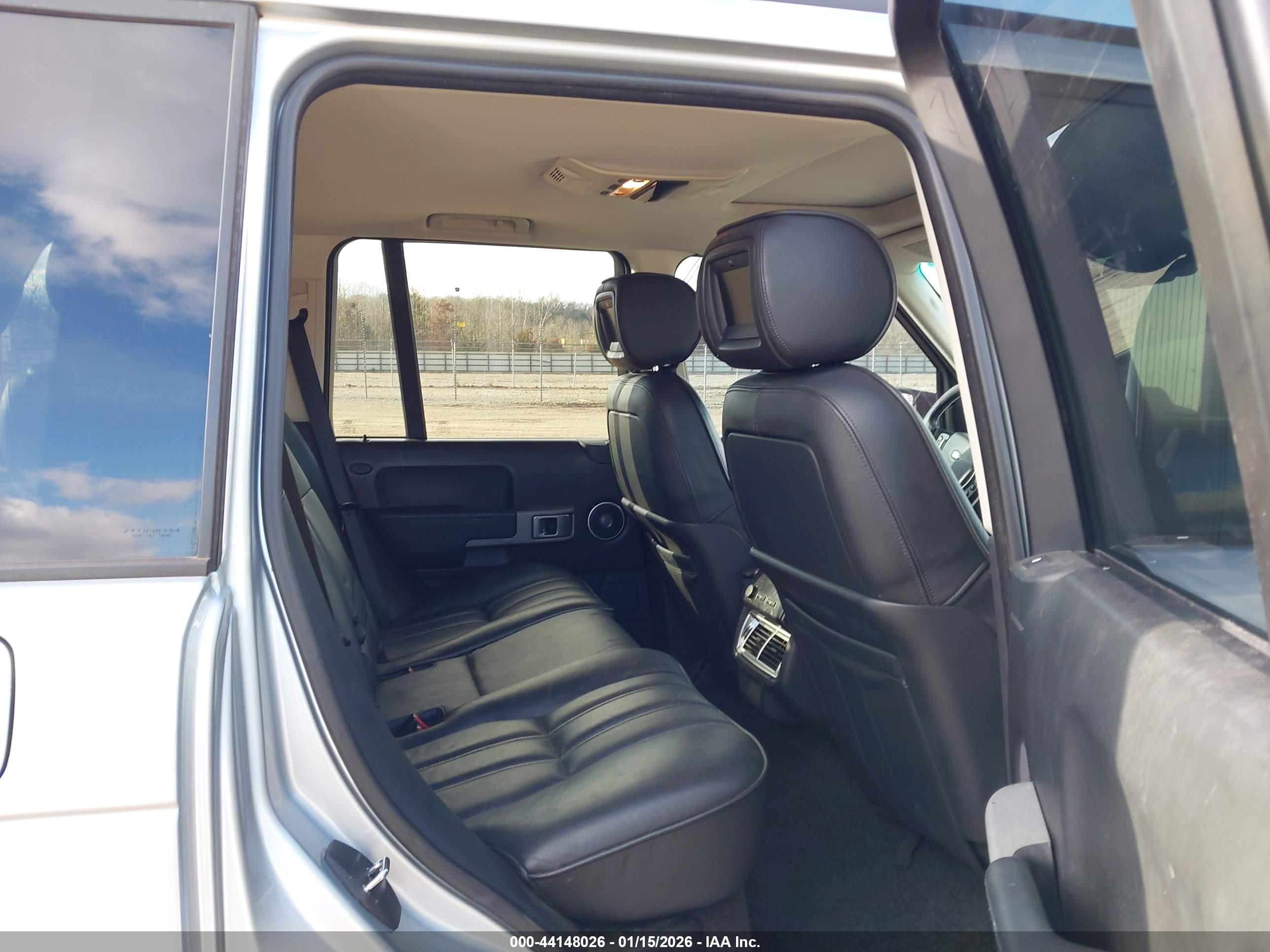 LAND ROVER image 8