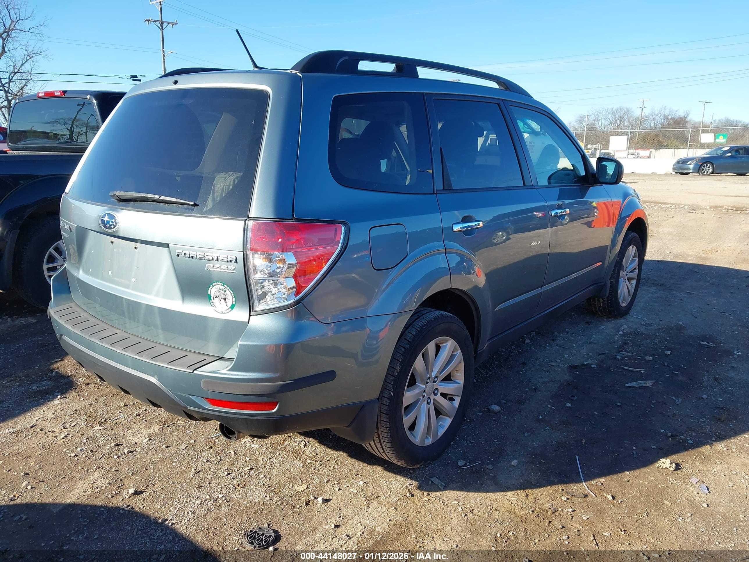 SUBARU FORESTER image 4