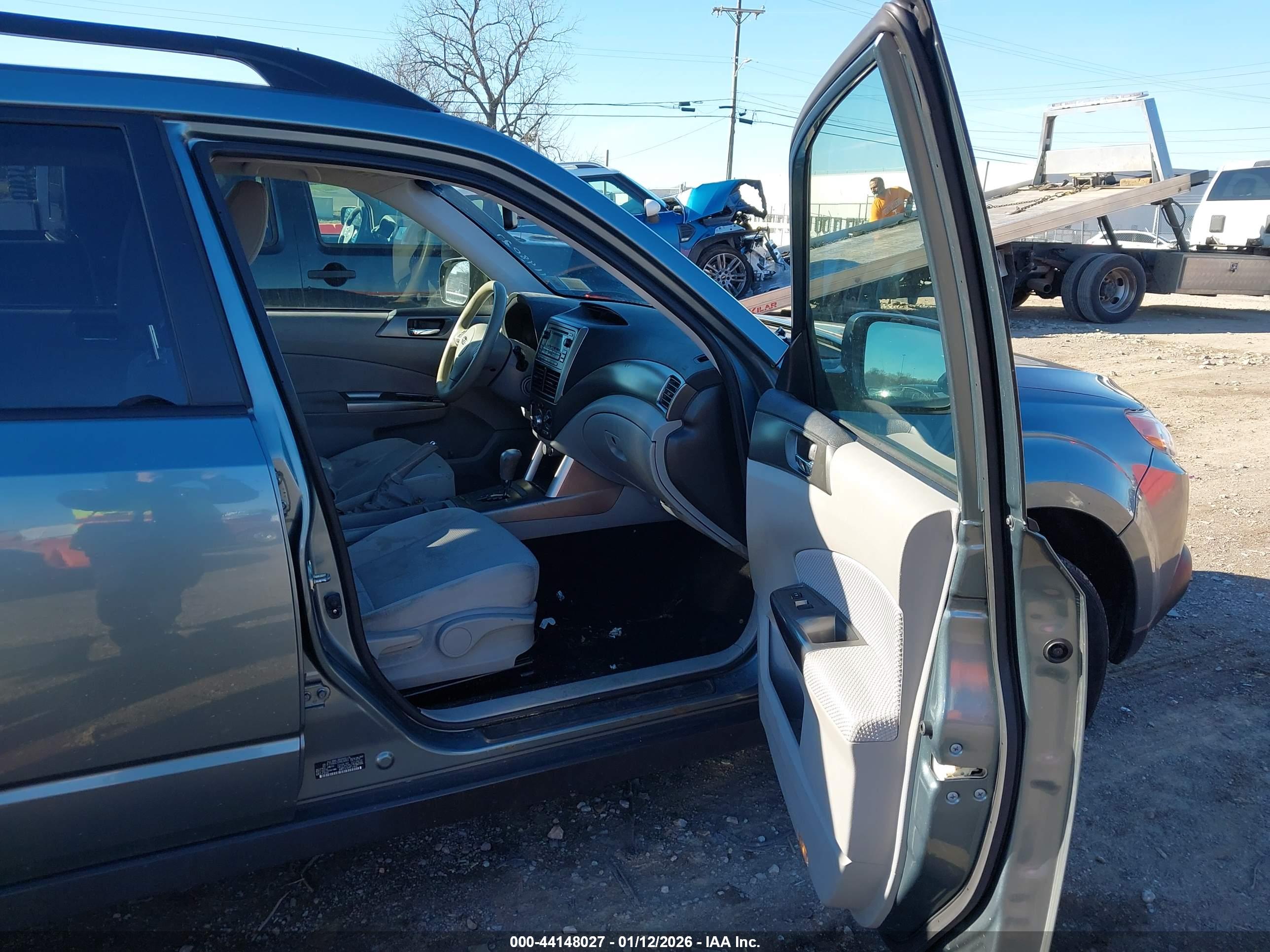 SUBARU FORESTER image 5