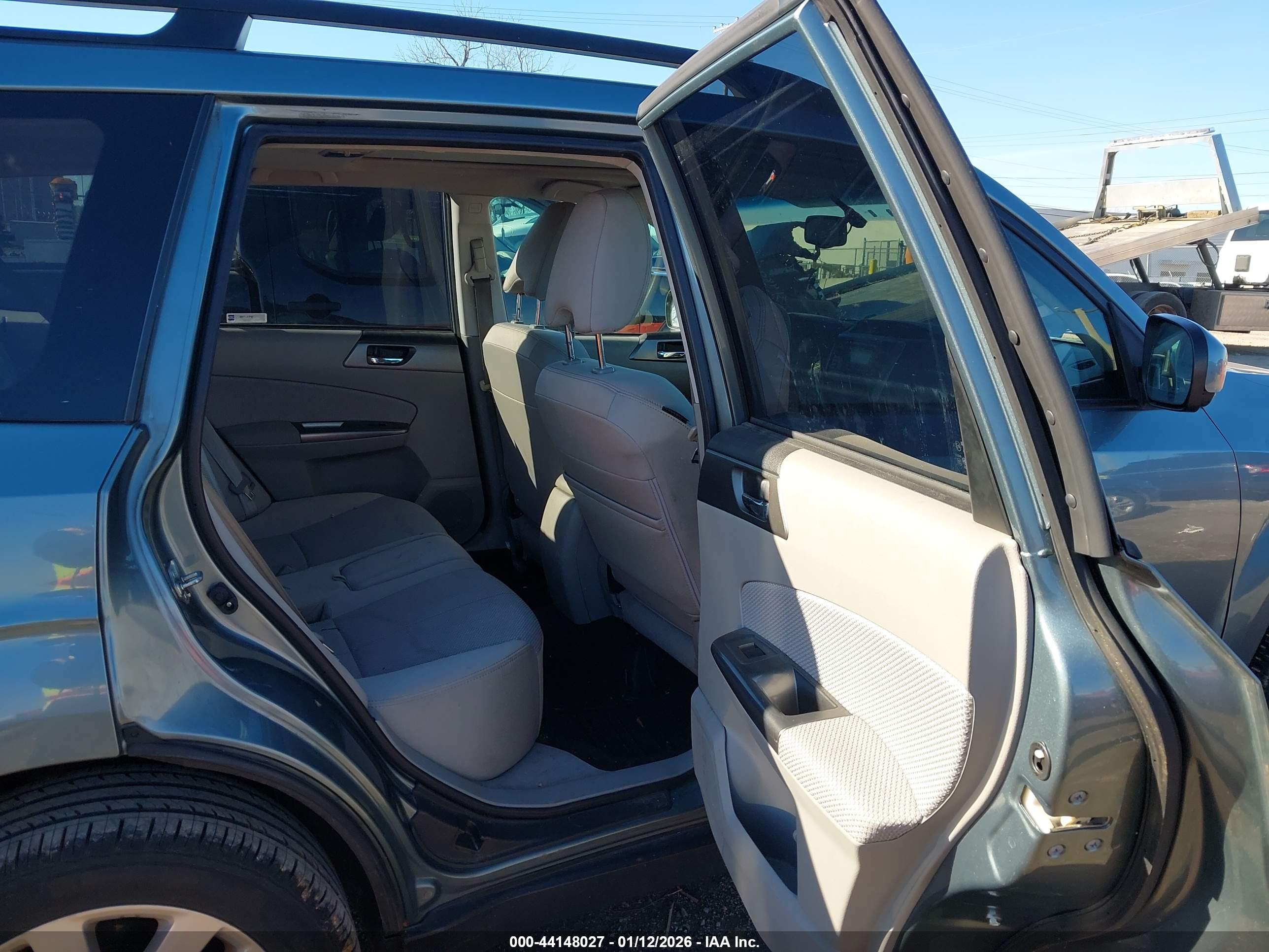 SUBARU FORESTER image 8