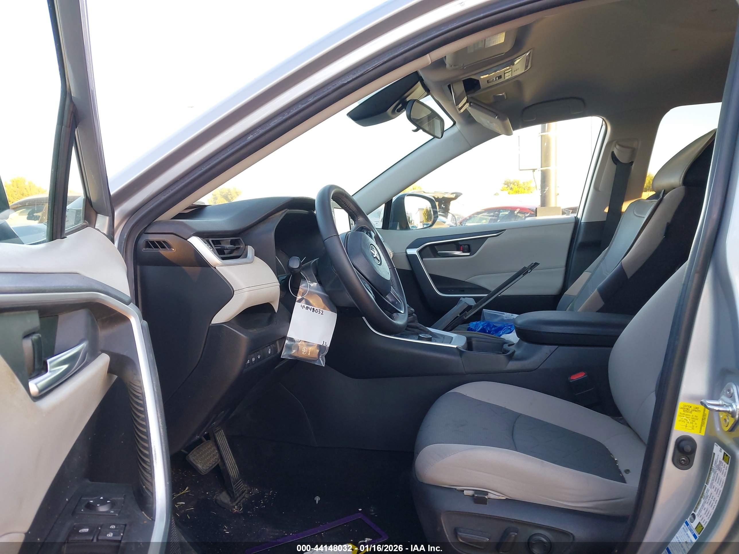 TOYOTA RAV4 image 5
