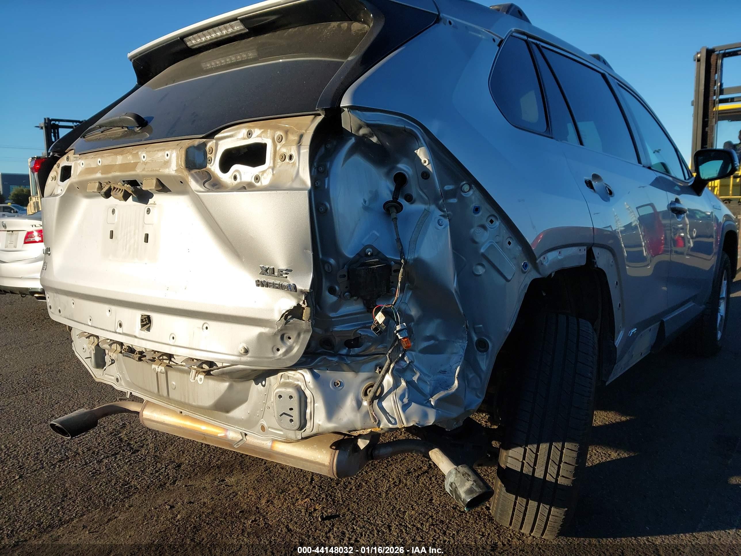 TOYOTA RAV4 image 6