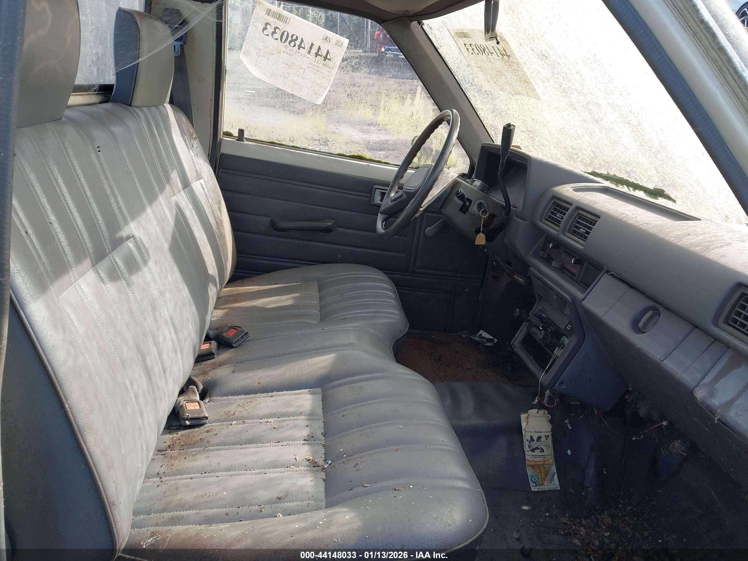 TOYOTA PICKUP image 5