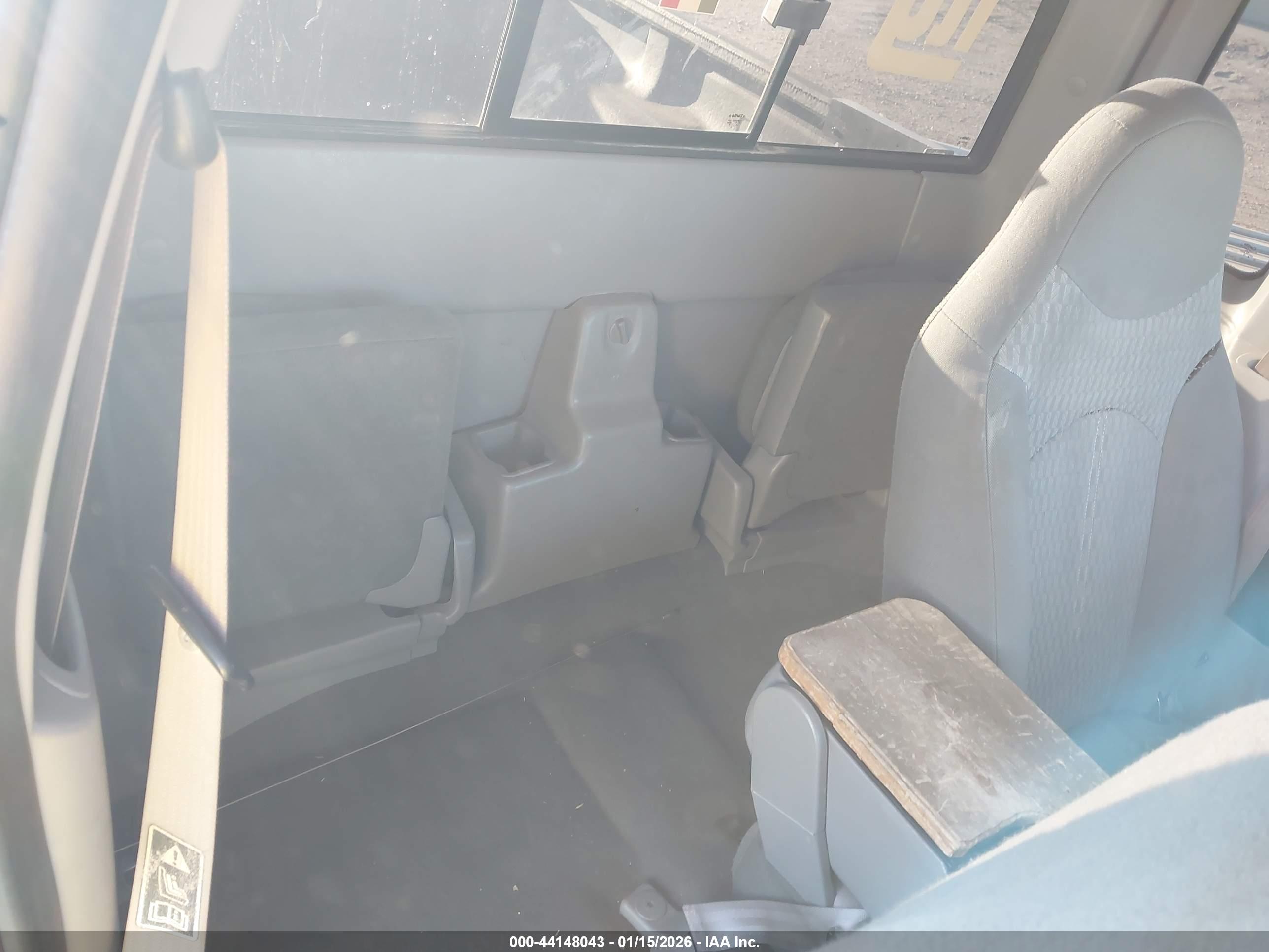 MAZDA B4000 image 8