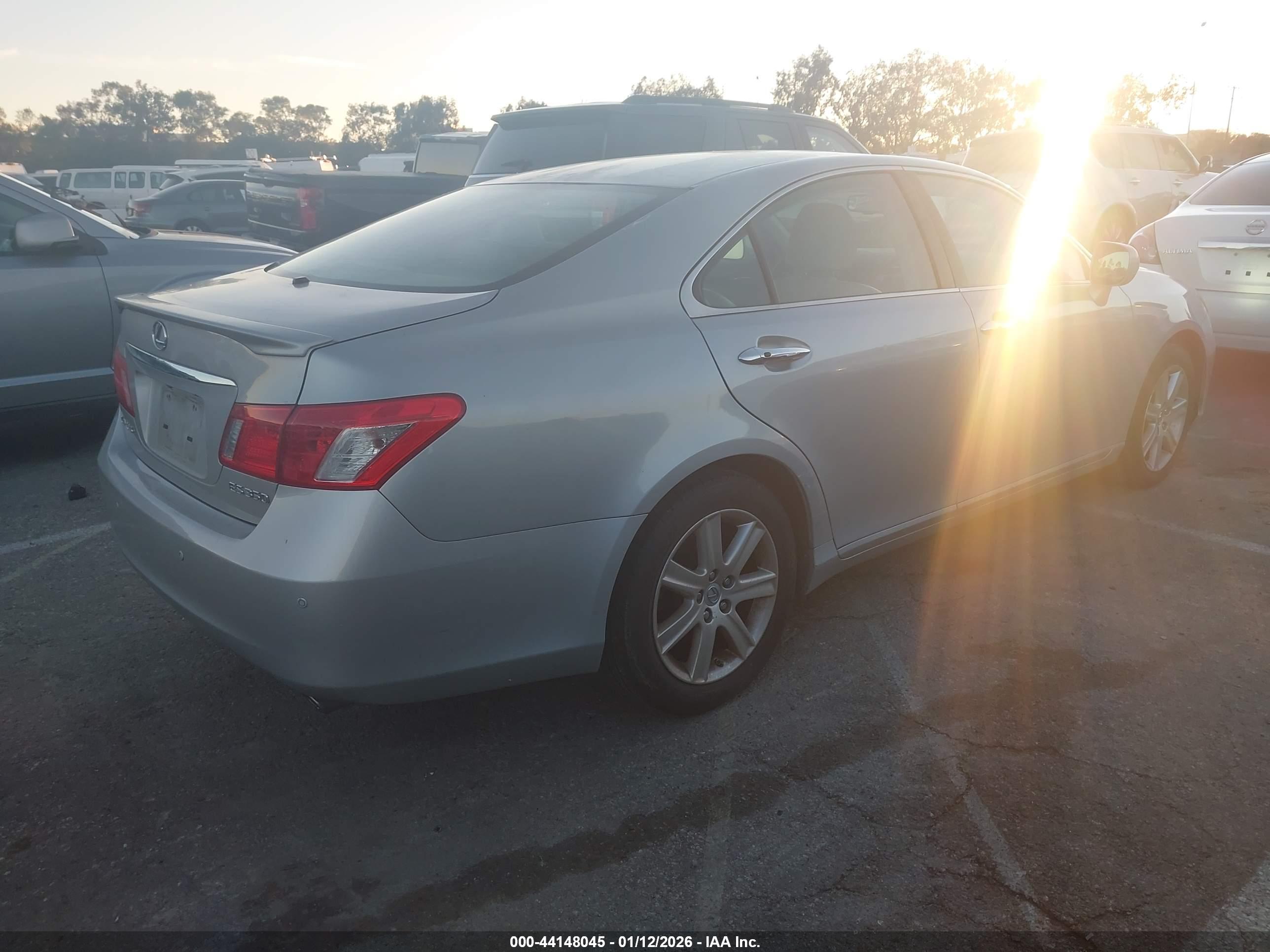 LEXUS ES image 4