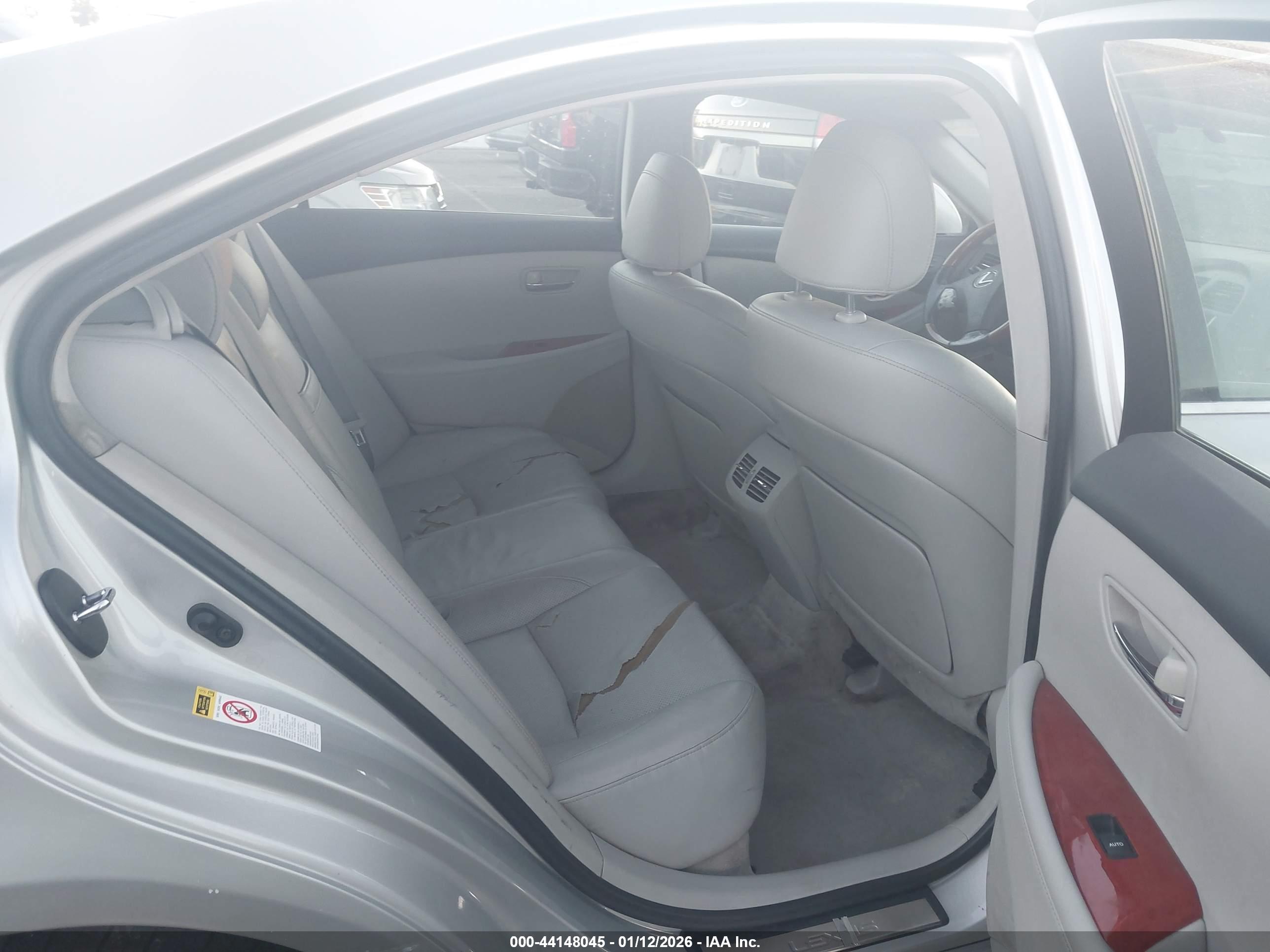 LEXUS ES image 8