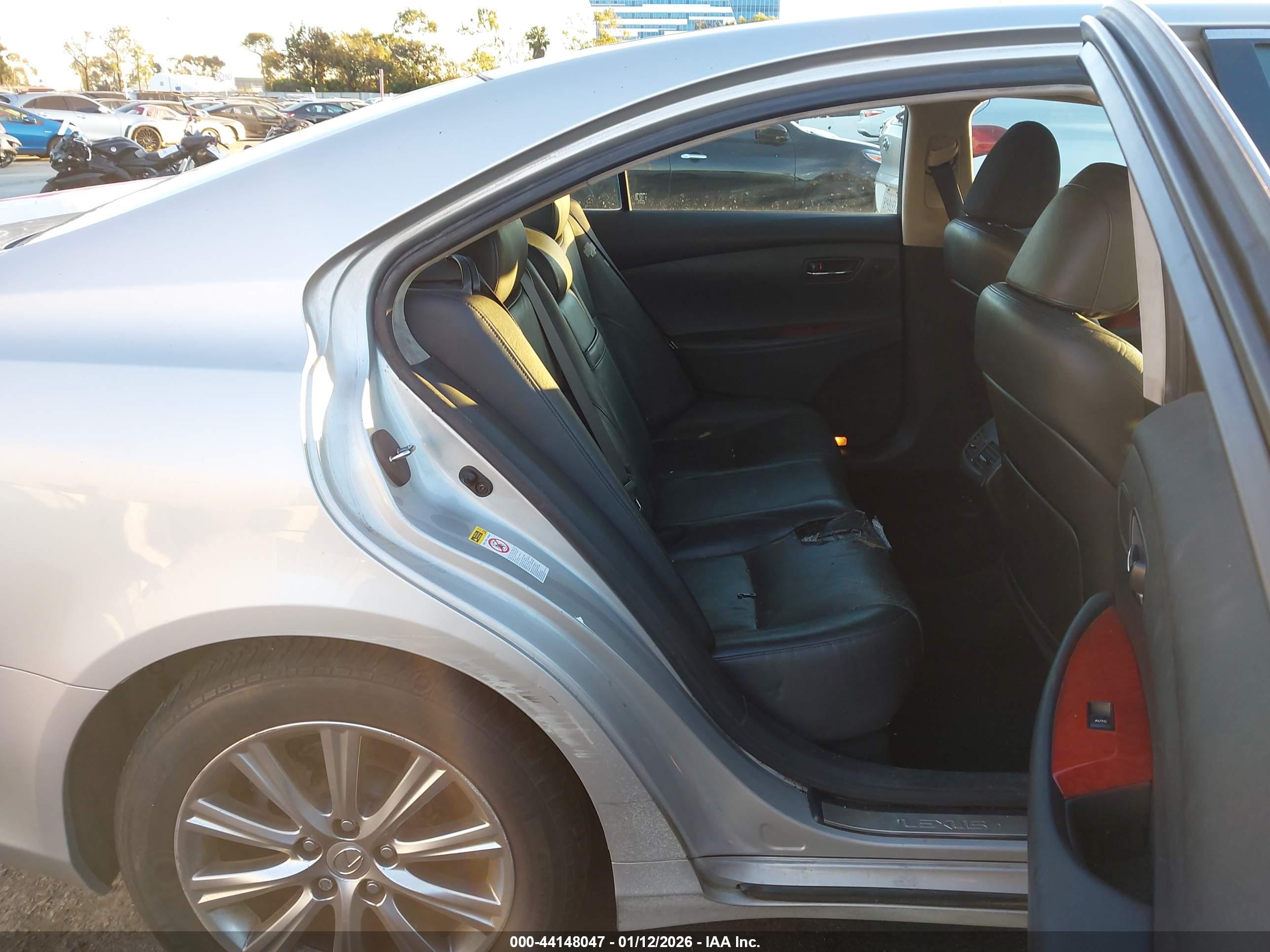 LEXUS ES image 8