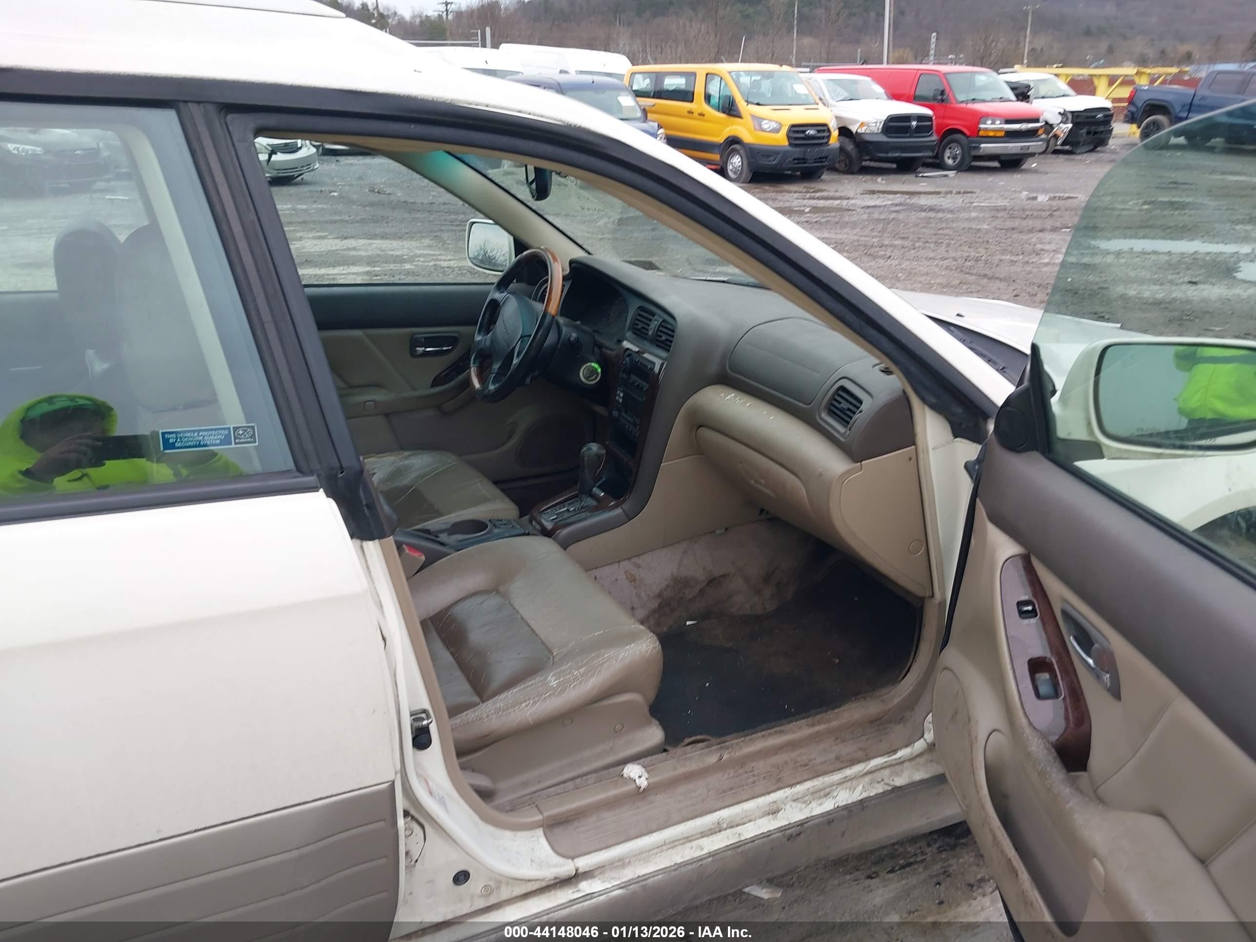 SUBARU OUTBACK image 5