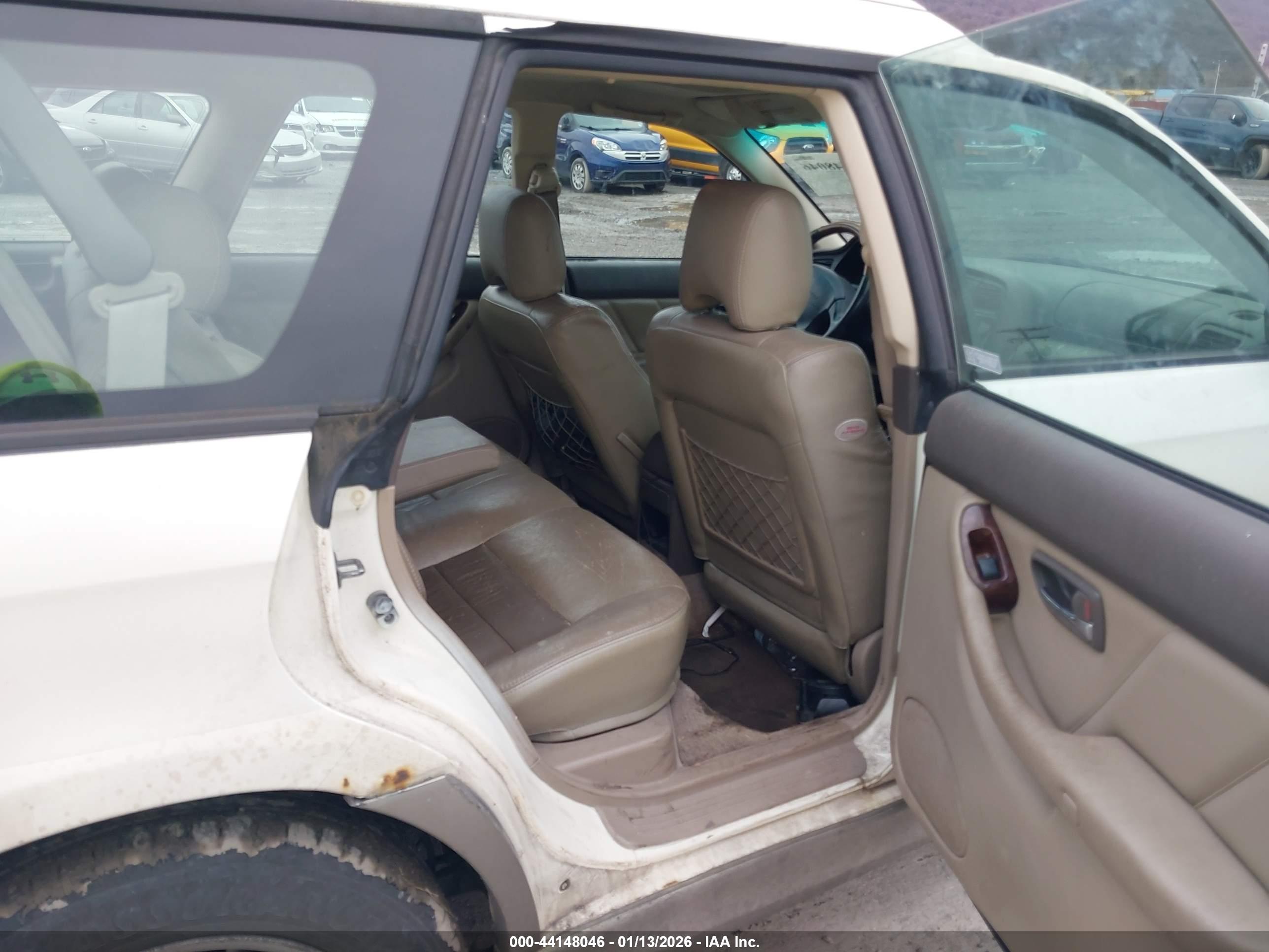 SUBARU OUTBACK image 8