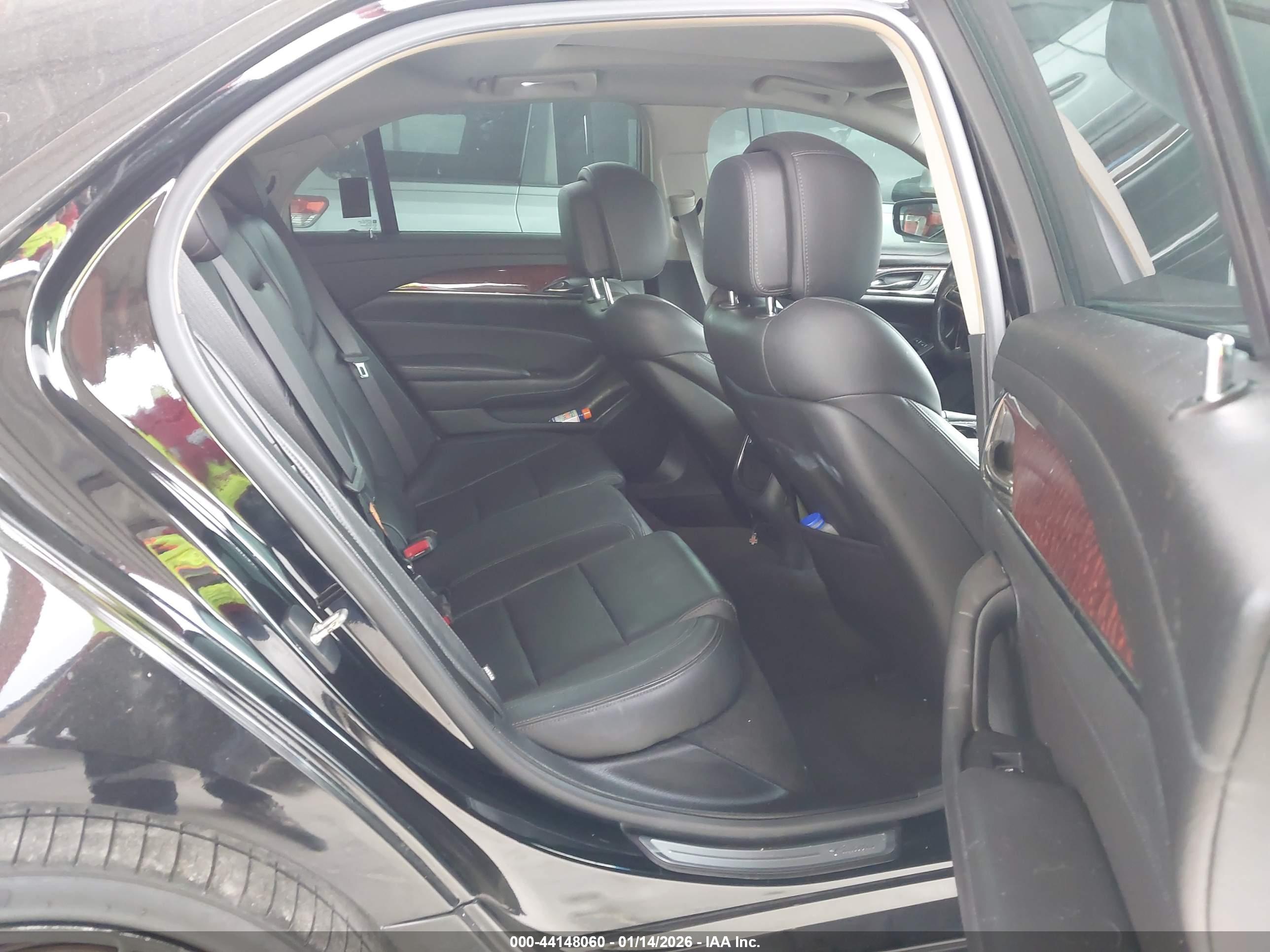 CADILLAC CTS image 8
