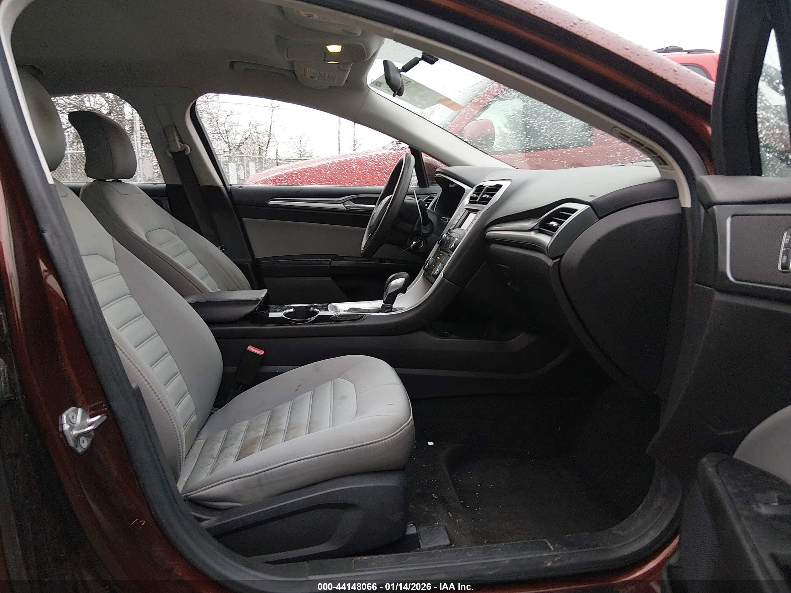 FORD FUSION image 5