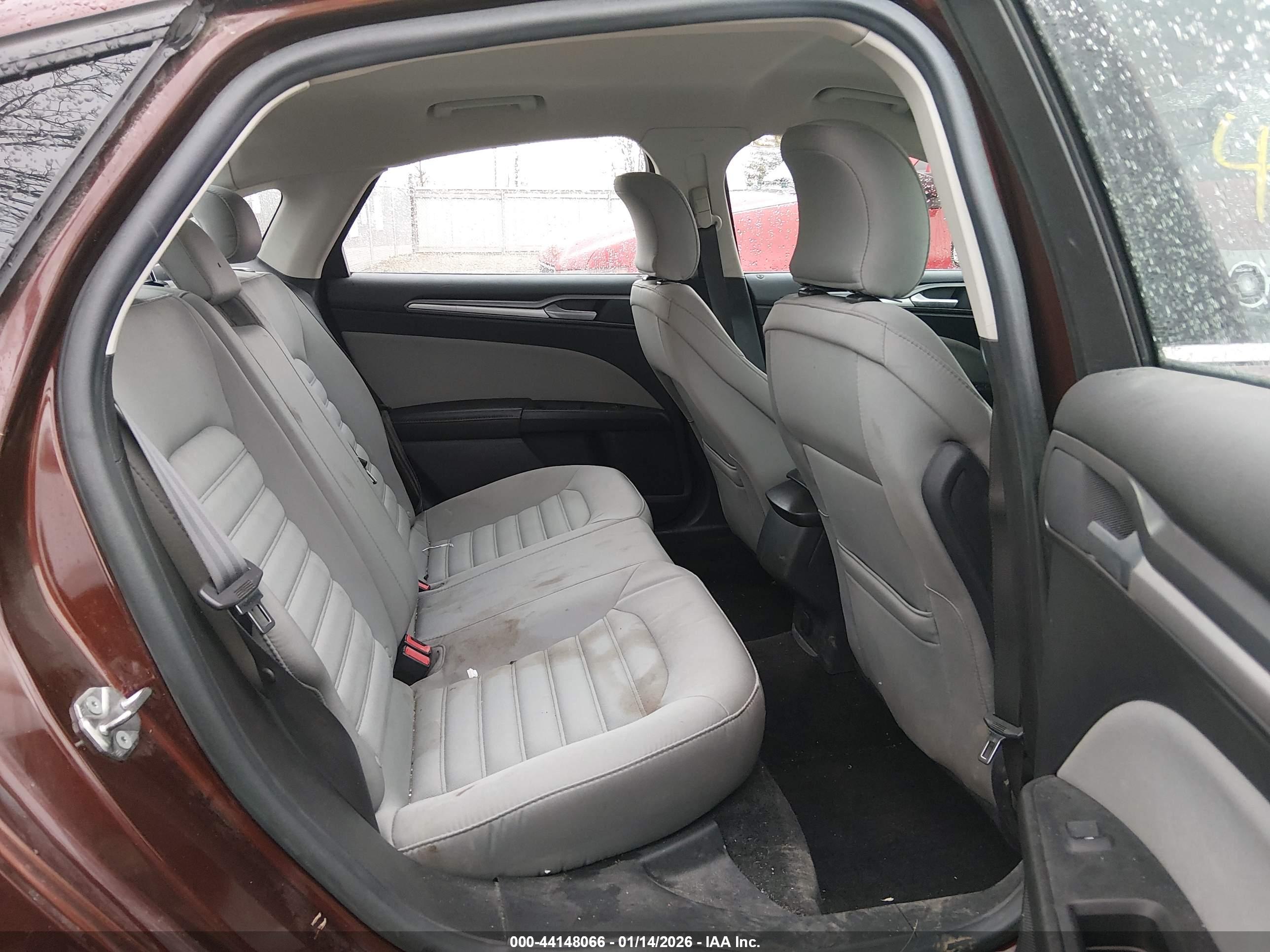 FORD FUSION image 8