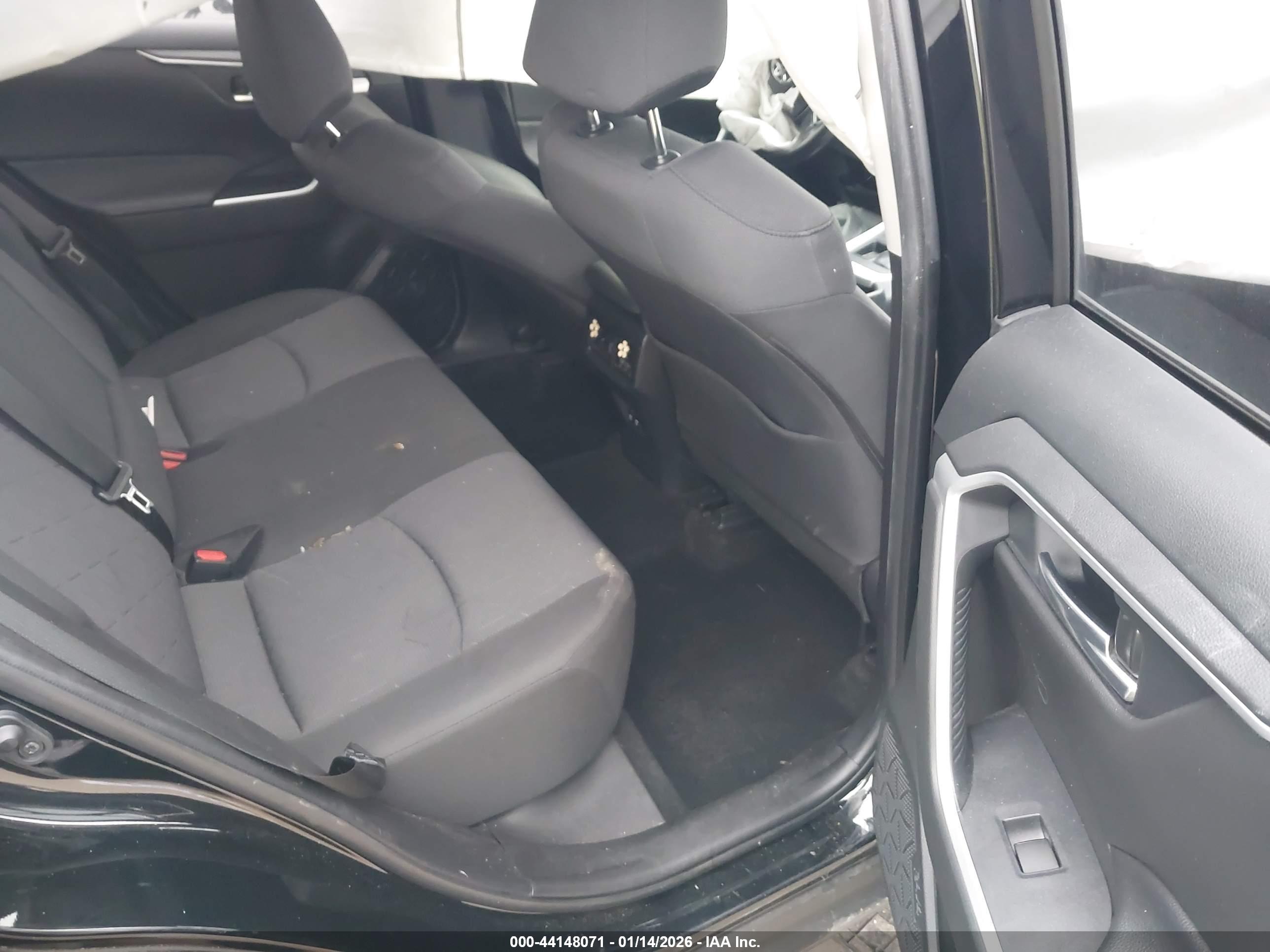TOYOTA RAV4 image 8