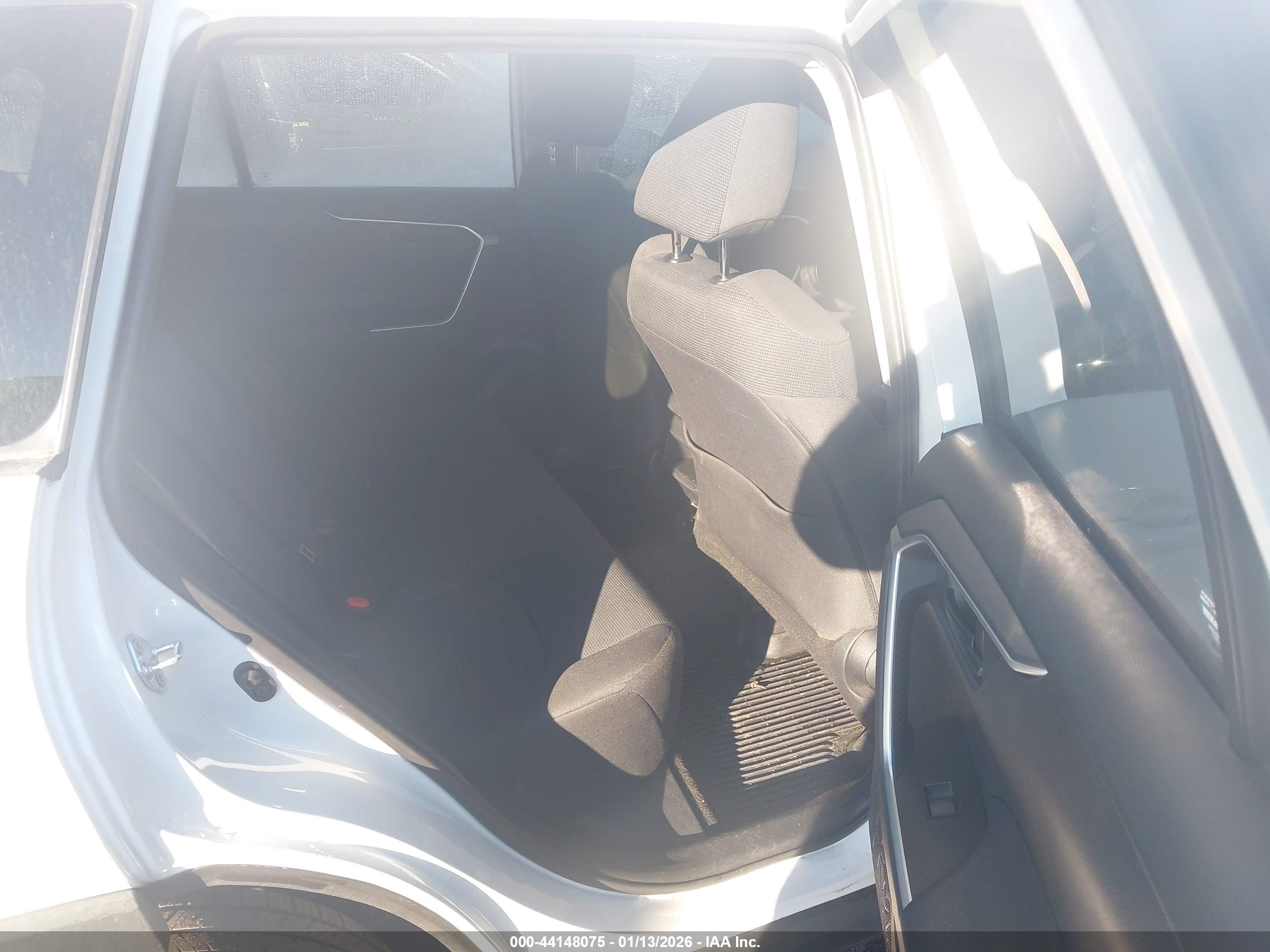 TOYOTA RAV4 image 8