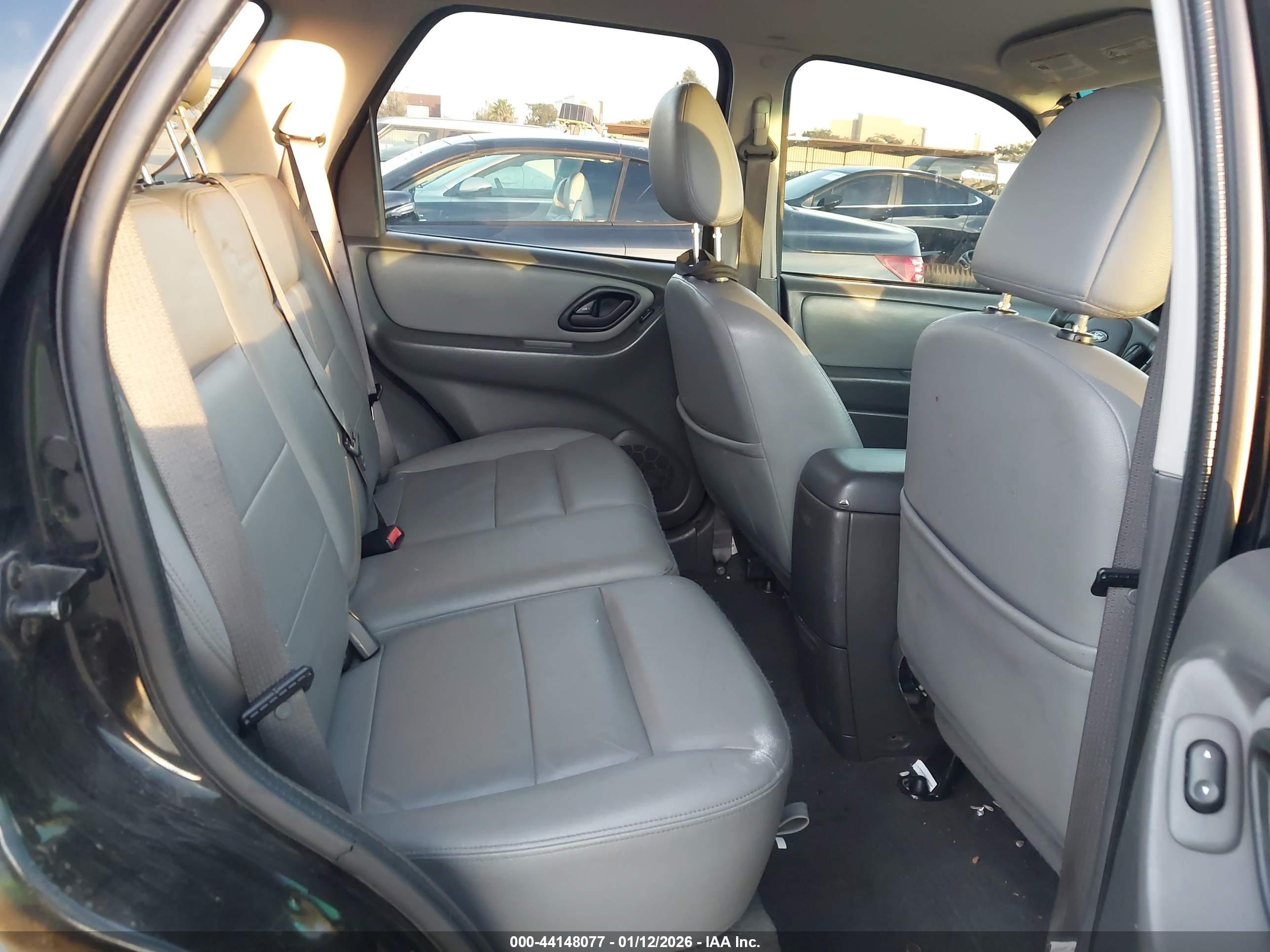 FORD ESCAPE image 8