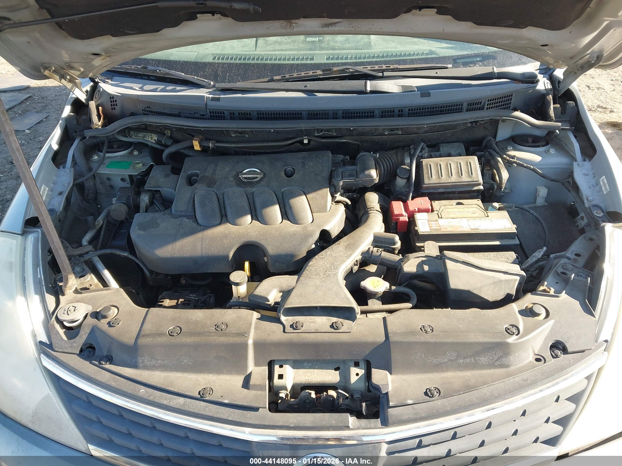 NISSAN VERSA image 10
