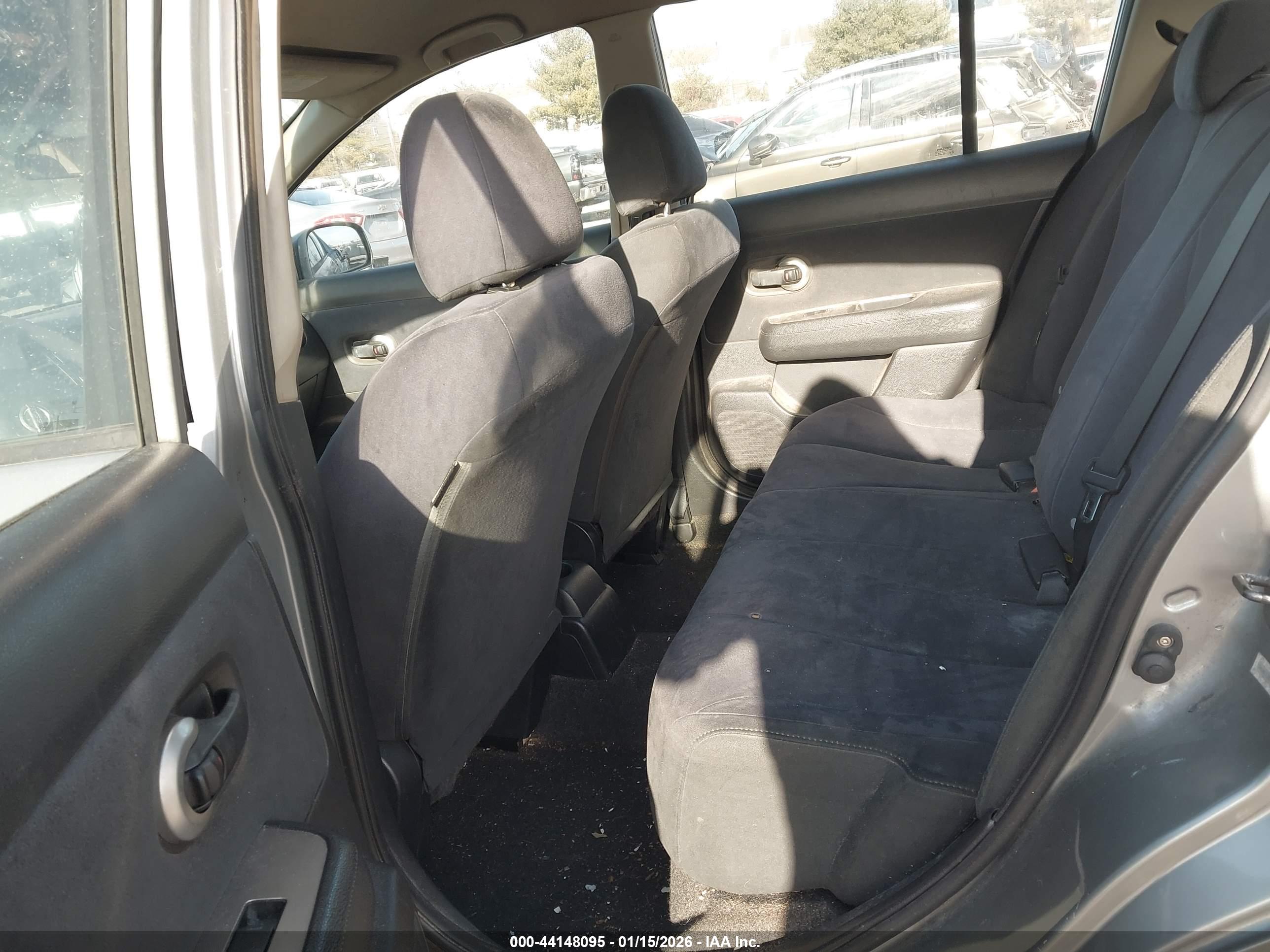 NISSAN VERSA image 8