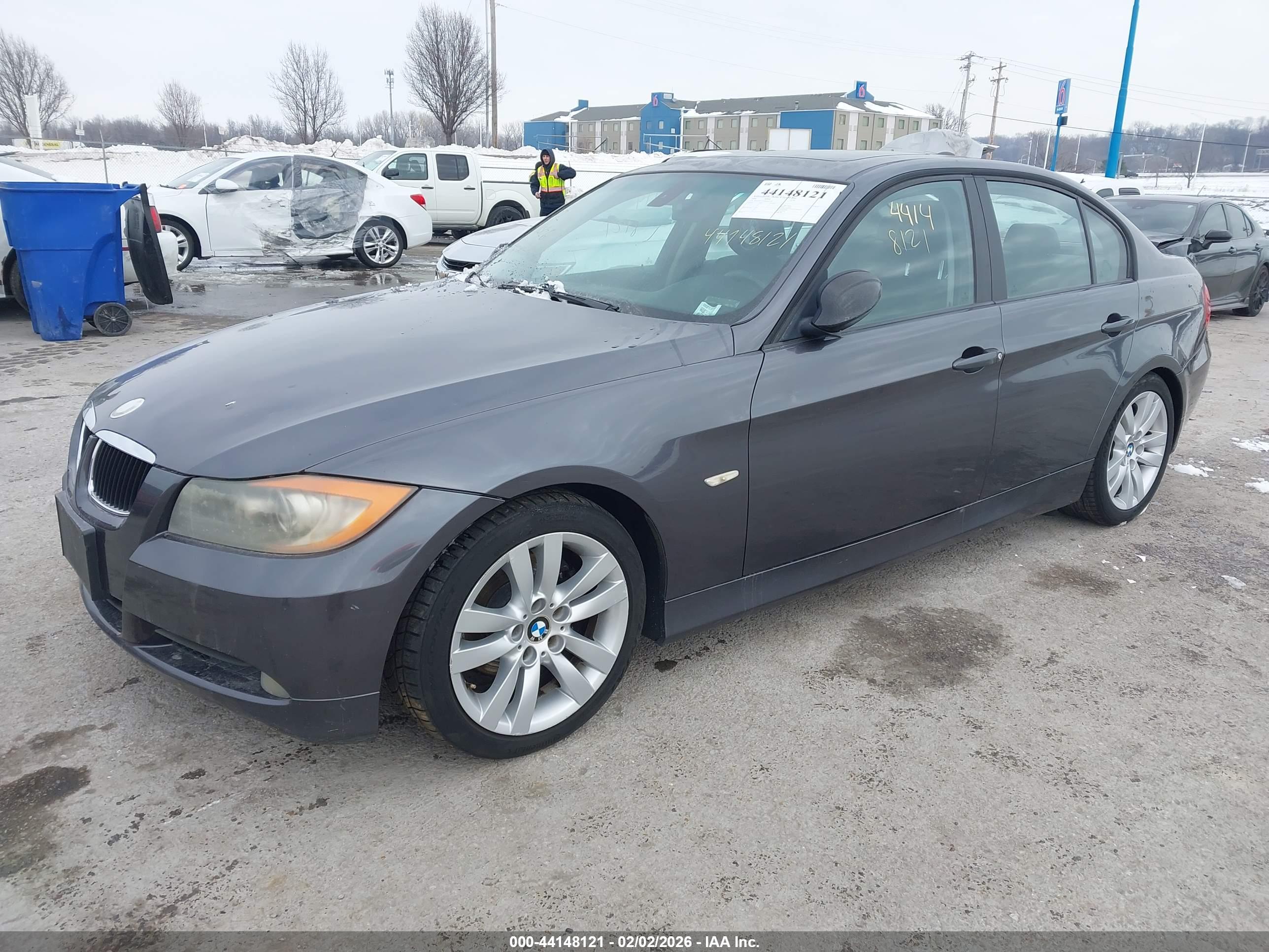BMW 325I image 2
