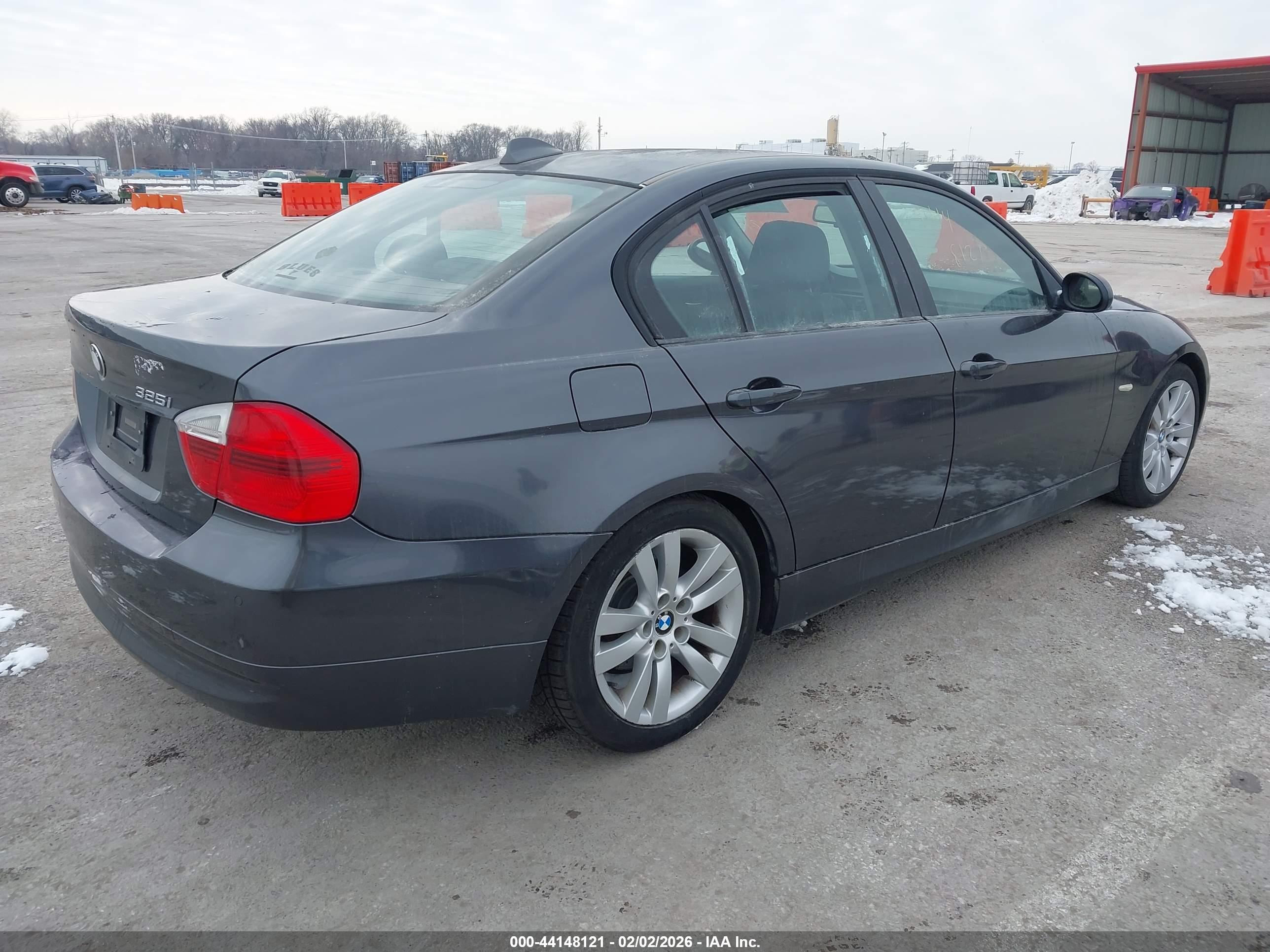 BMW 325I image 4