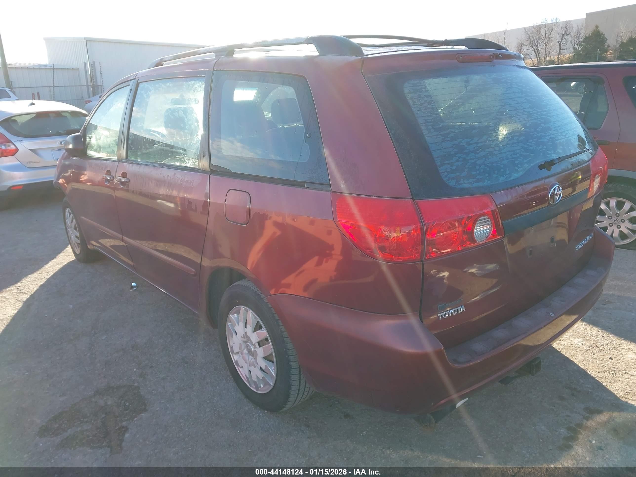 TOYOTA SIENNA image 3