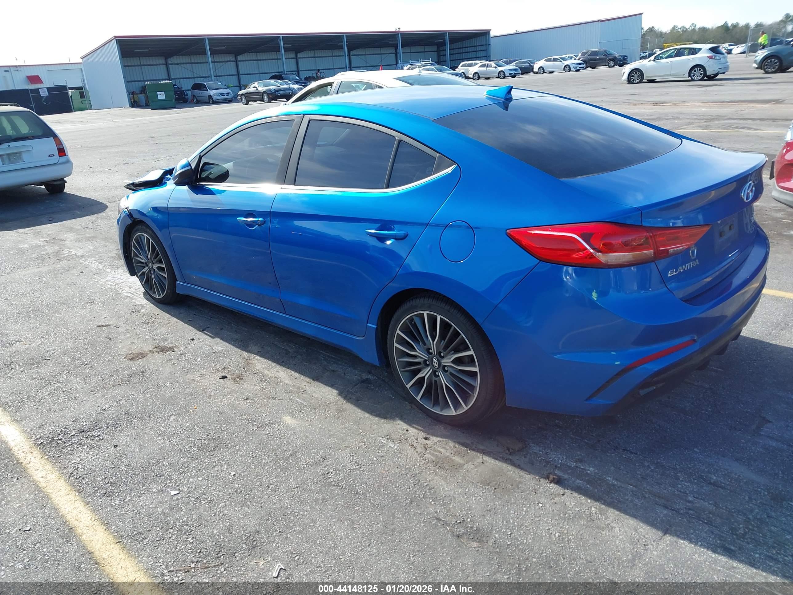 HYUNDAI ELANTRA image 3