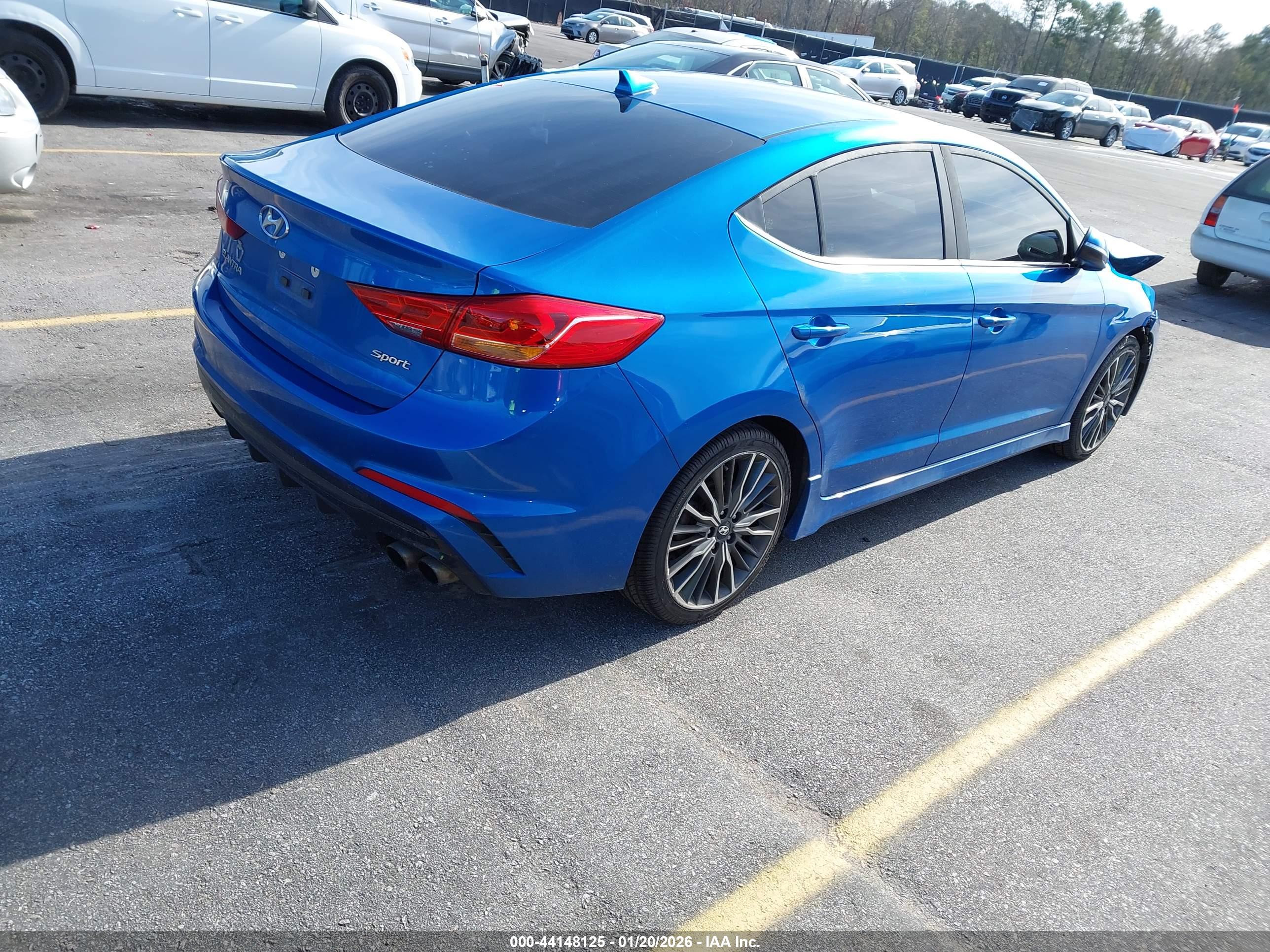 HYUNDAI ELANTRA image 4