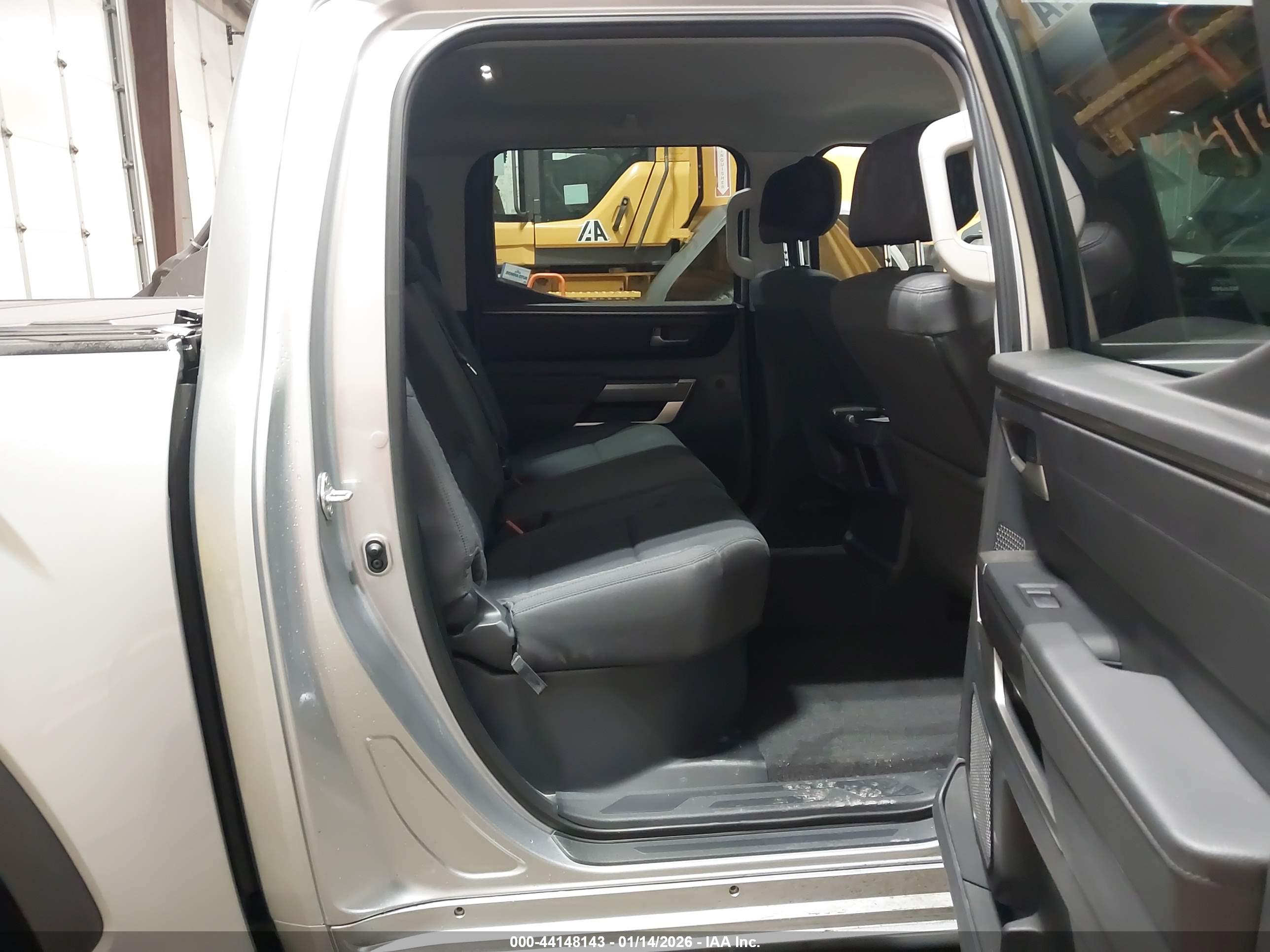 TOYOTA TUNDRA image 8